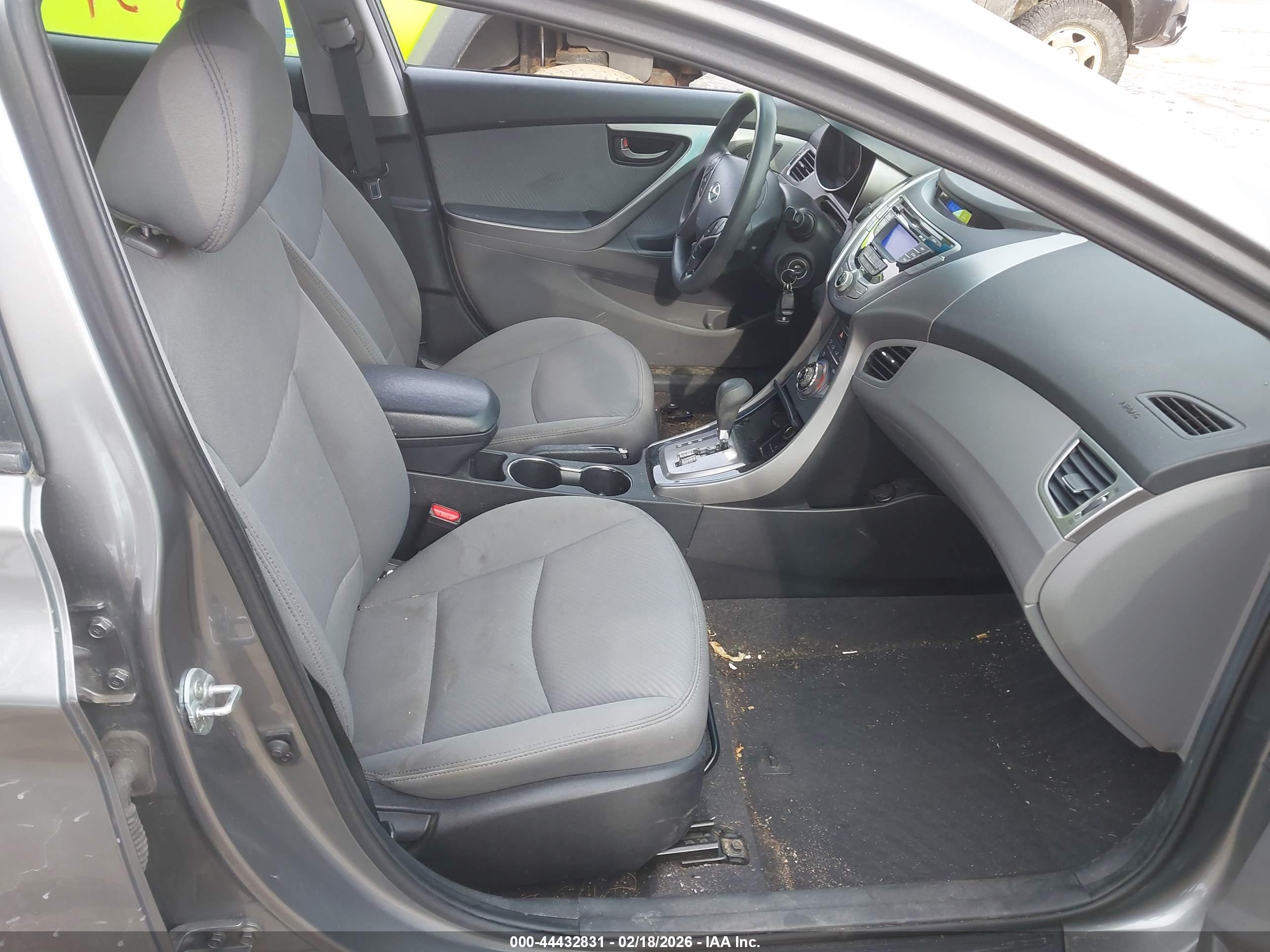 HYUNDAI ELANTRA image 5