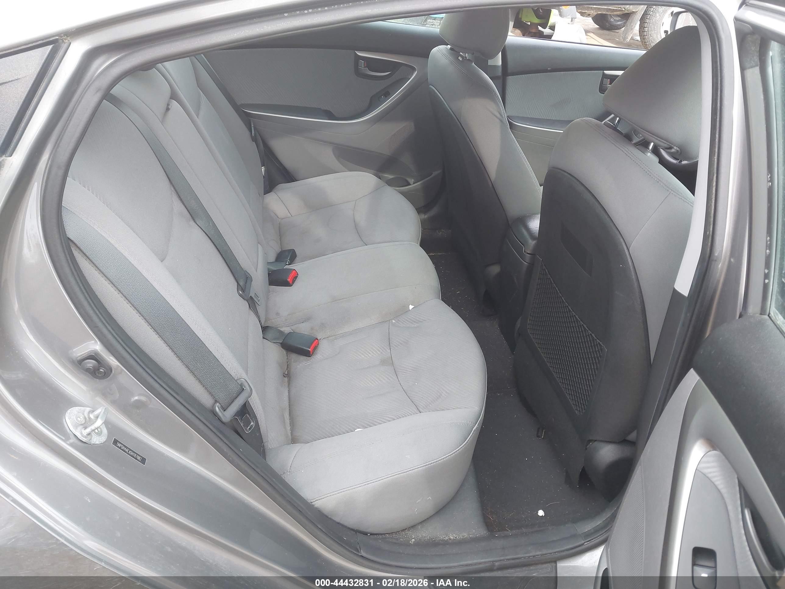 HYUNDAI ELANTRA image 8