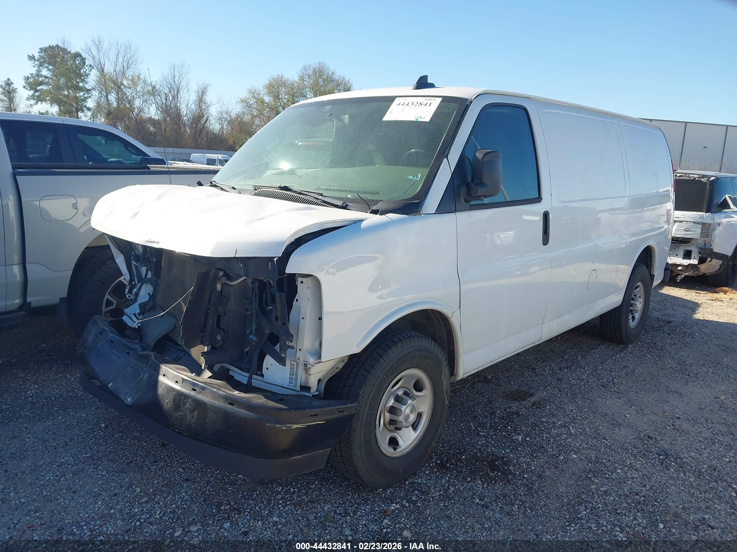 CHEVROLET EXPRESS image 2