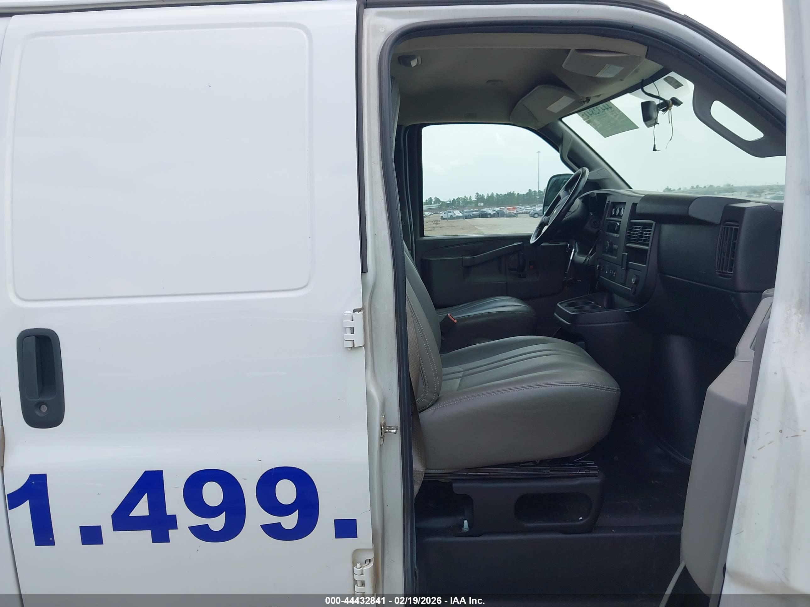 CHEVROLET EXPRESS image 5
