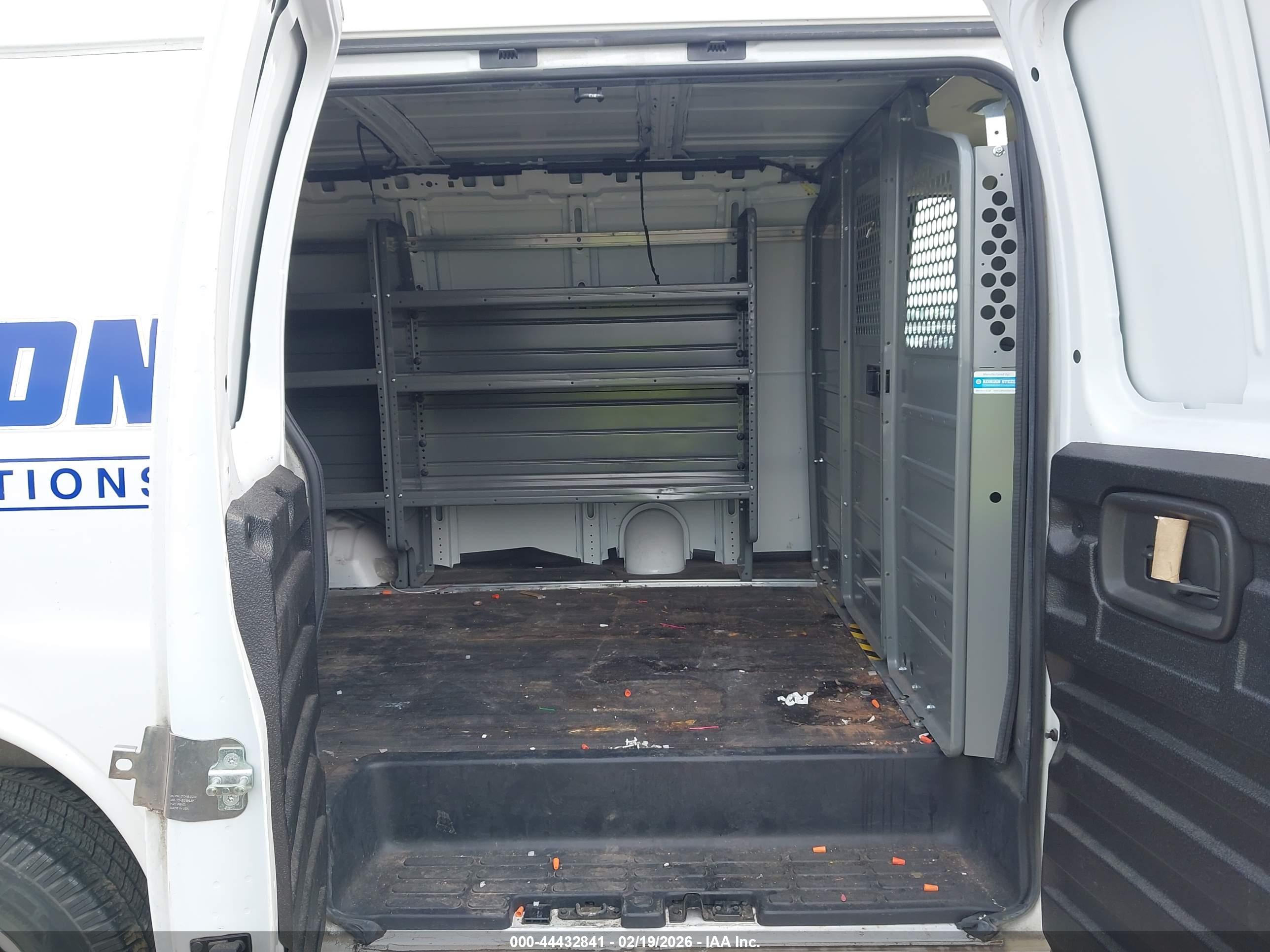 CHEVROLET EXPRESS image 8