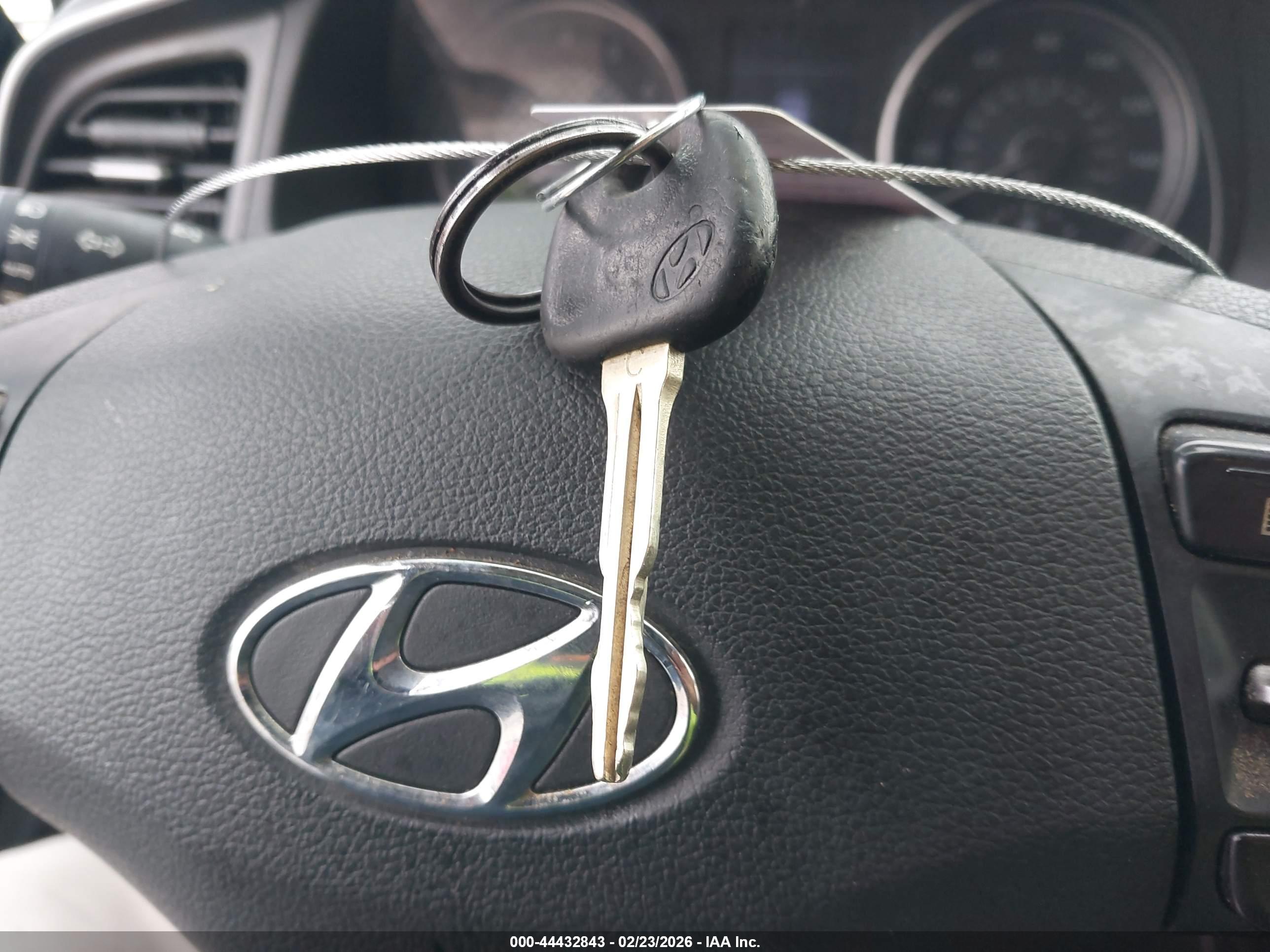 HYUNDAI ELANTRA image 11