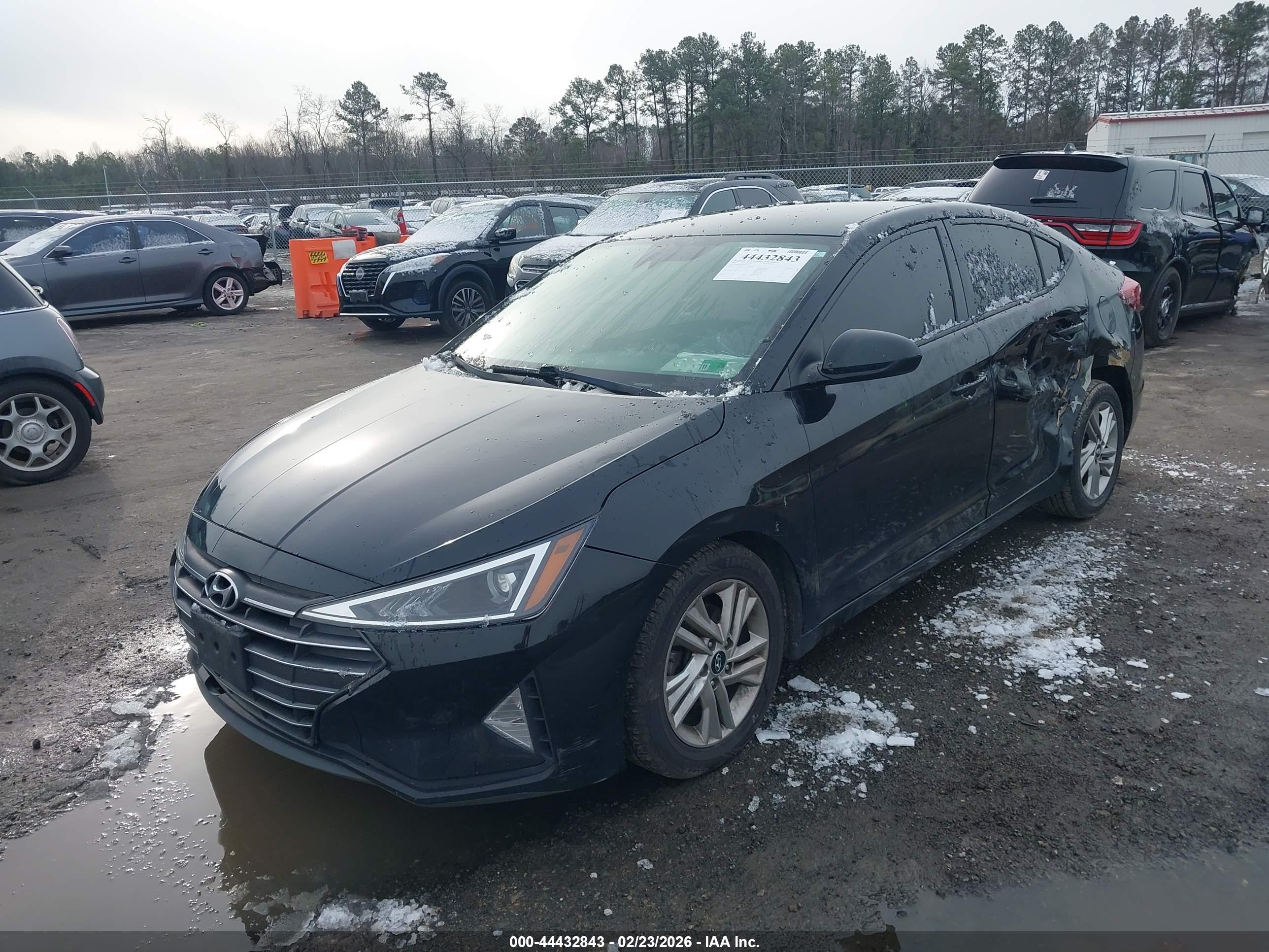 HYUNDAI ELANTRA image 2