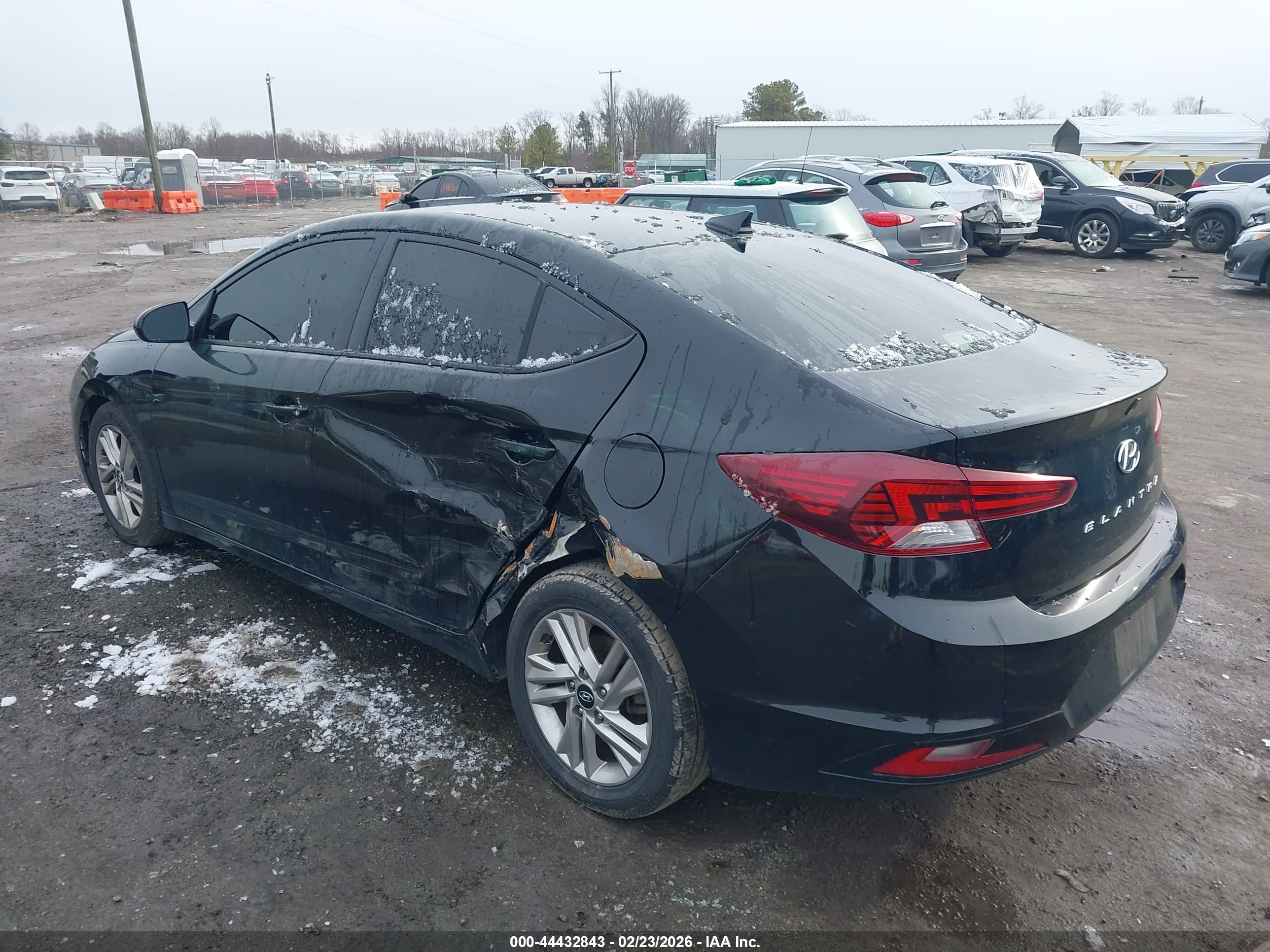 HYUNDAI ELANTRA image 3