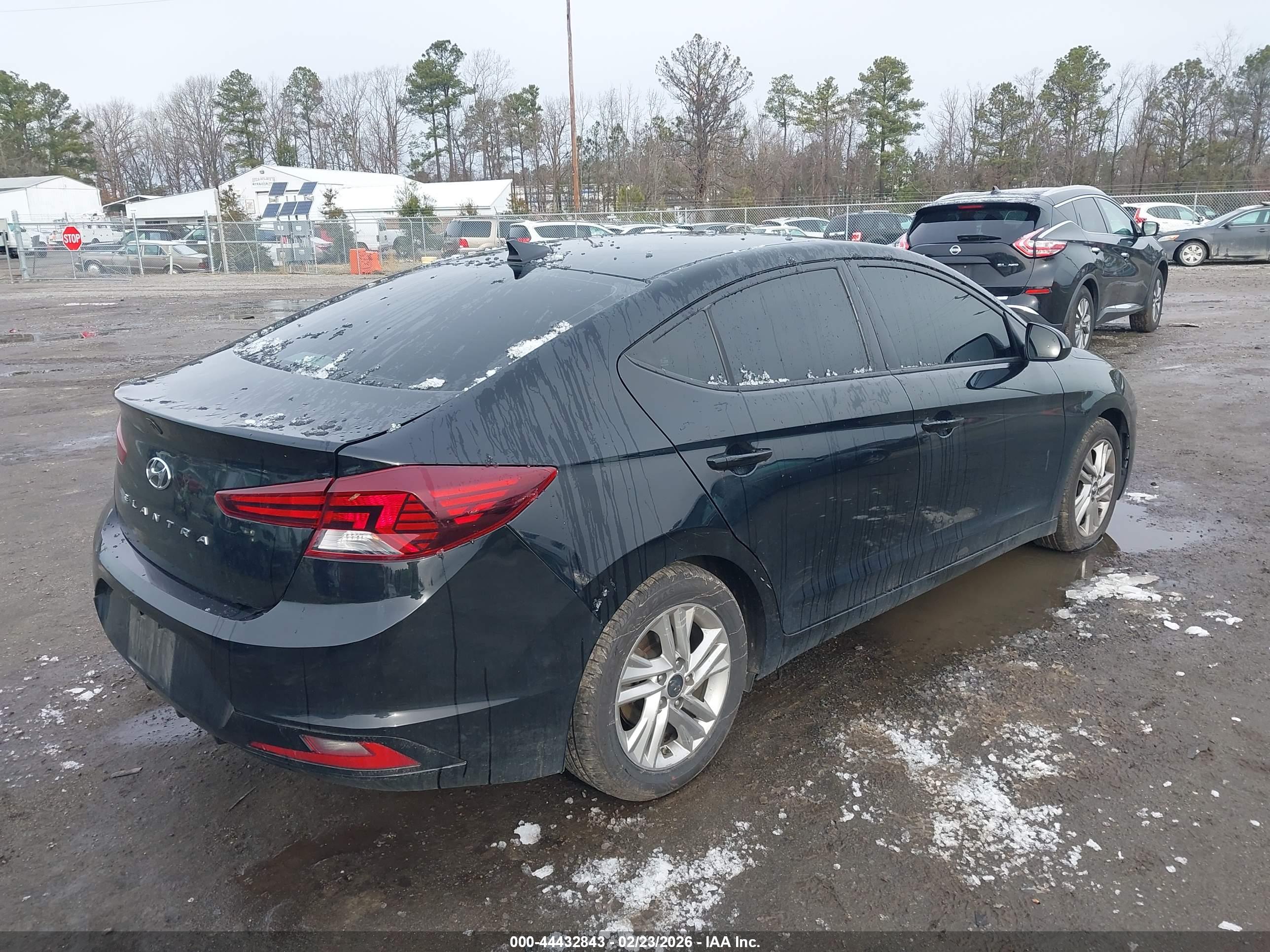 HYUNDAI ELANTRA image 4
