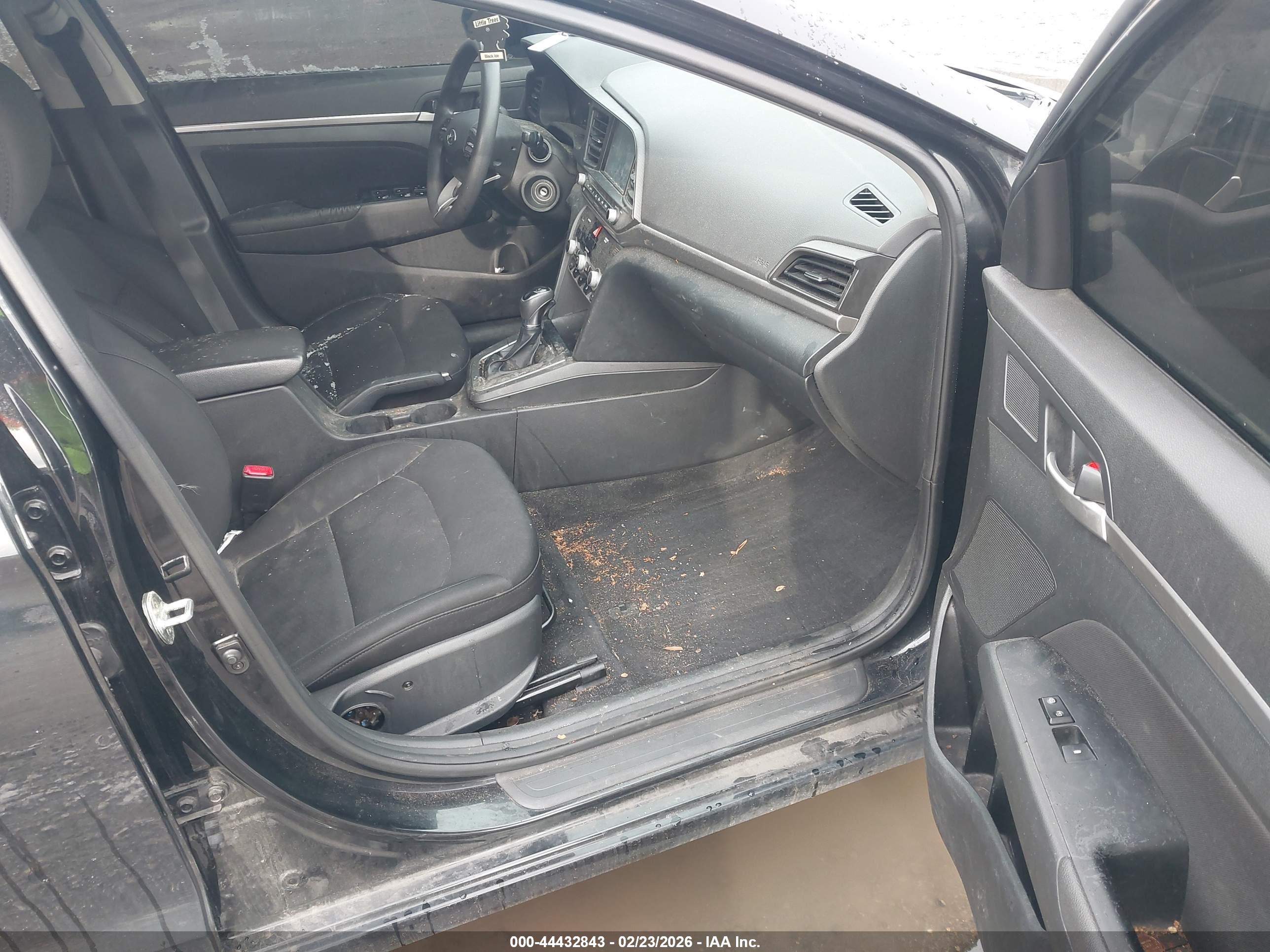 HYUNDAI ELANTRA image 5