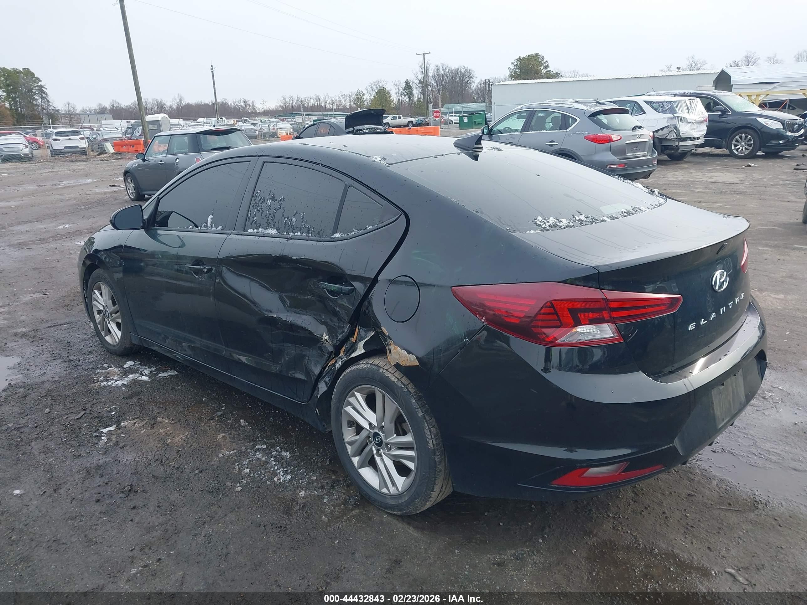 HYUNDAI ELANTRA image 6