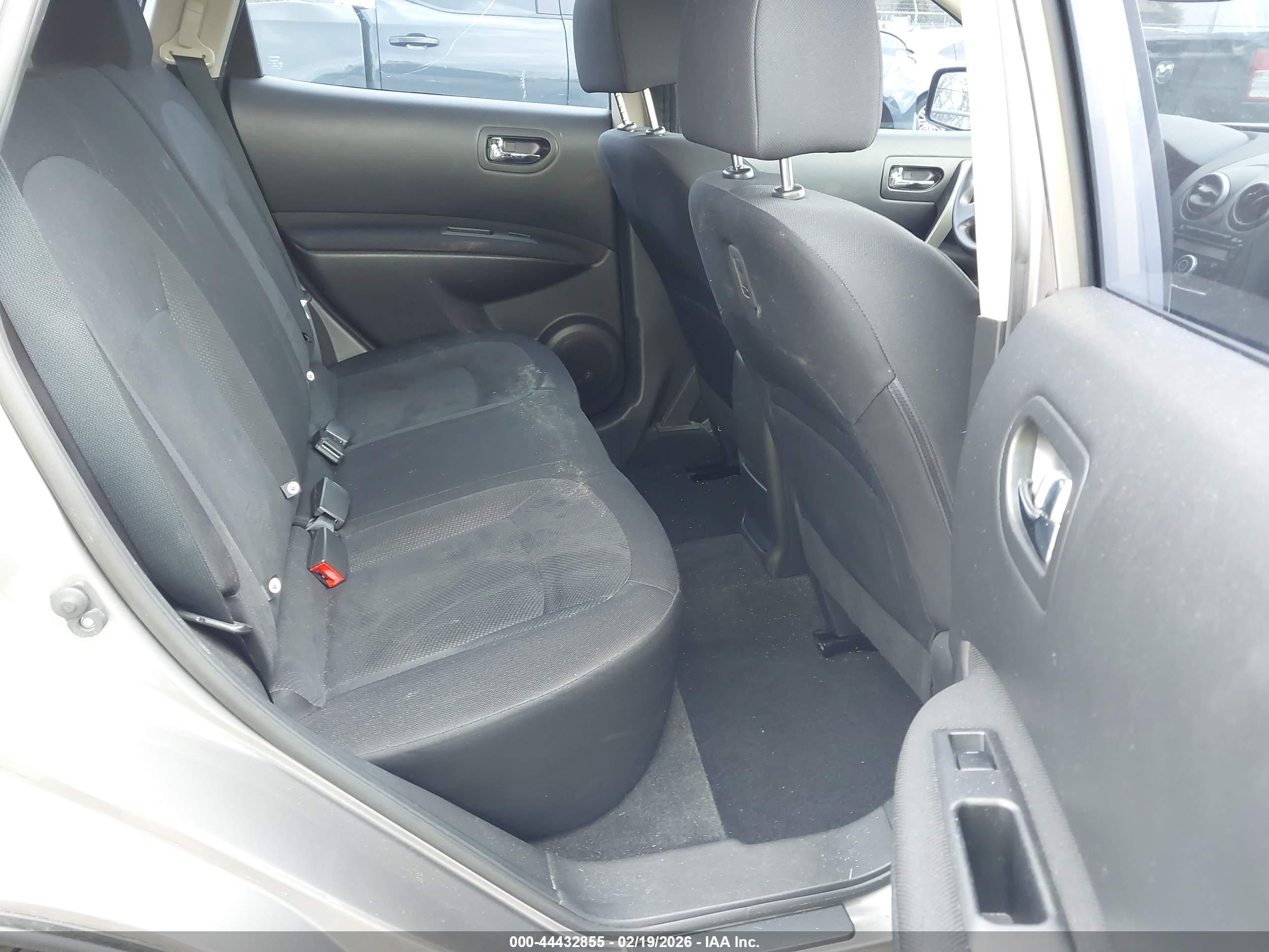 NISSAN ROGUE image 8