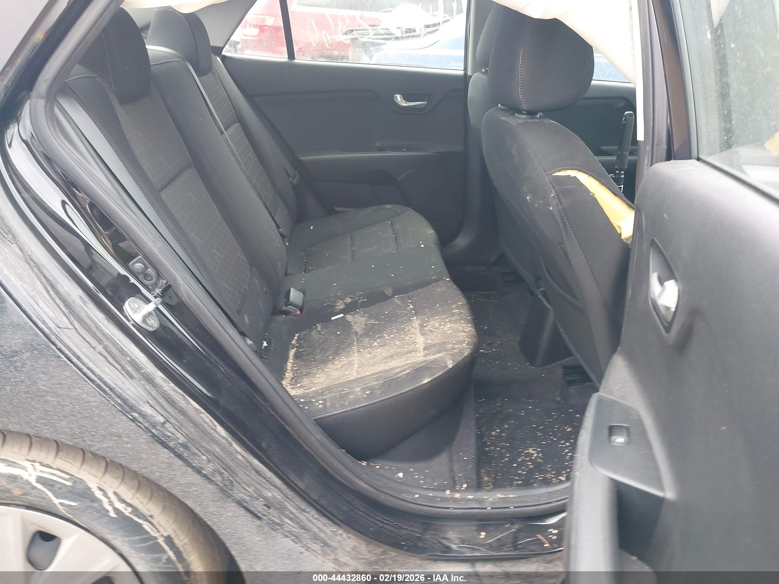 KIA RIO image 8