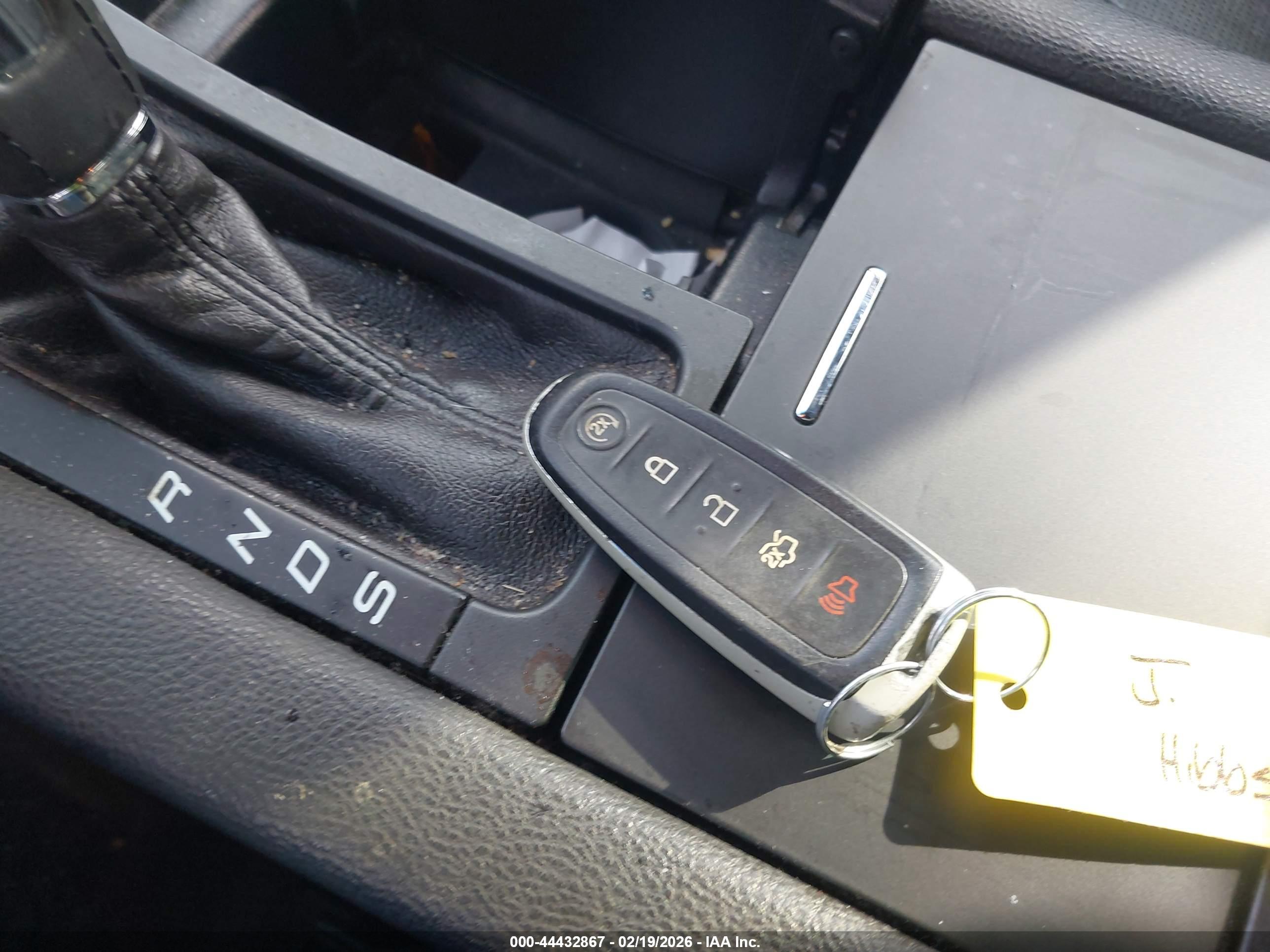 FORD TAURUS image 11