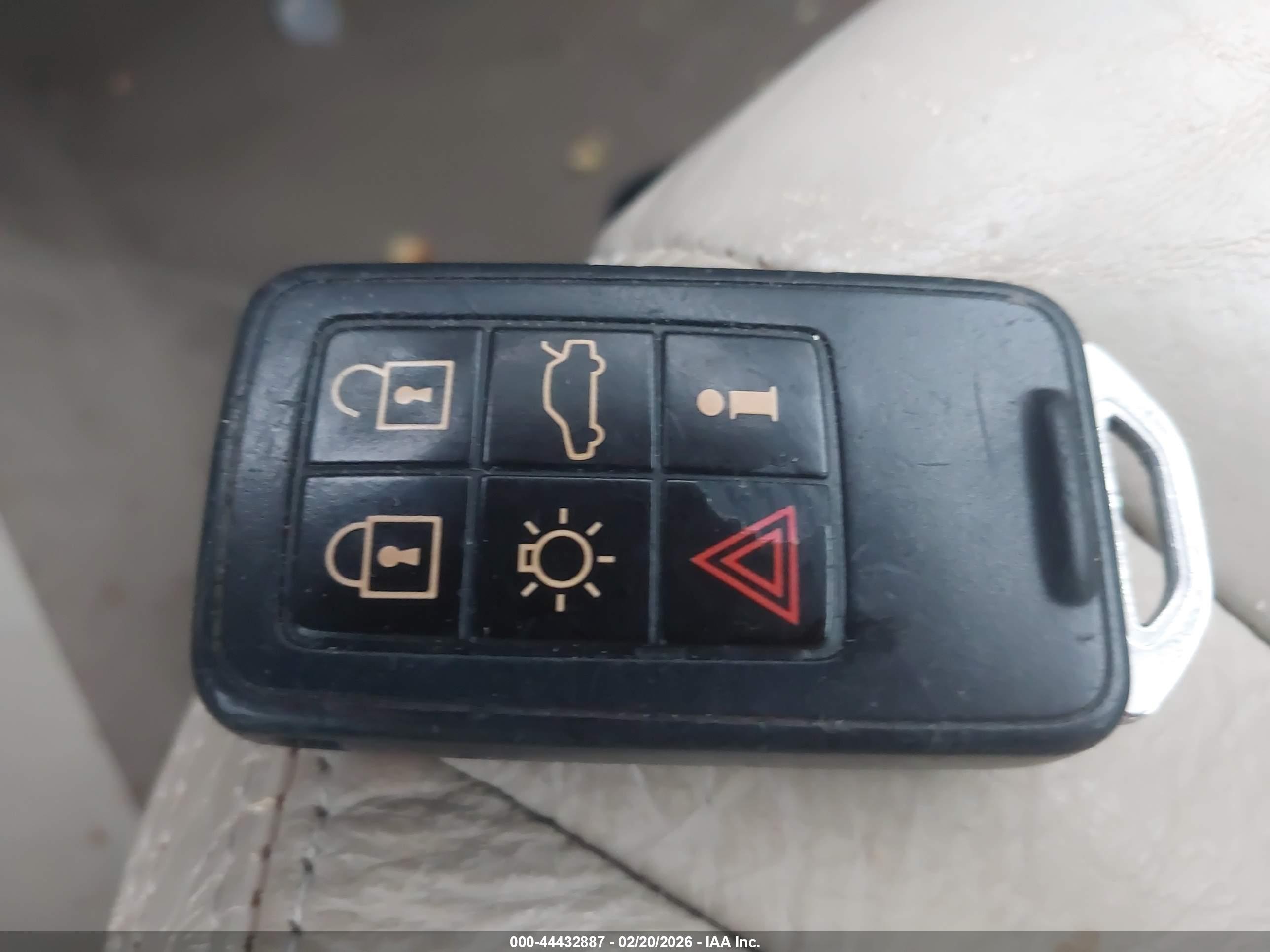 VOLVO S60 image 11