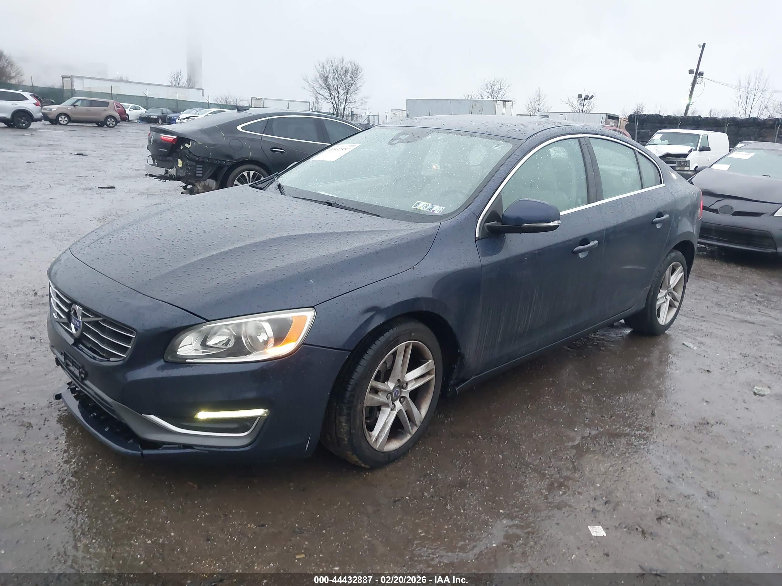 VOLVO S60 image 2