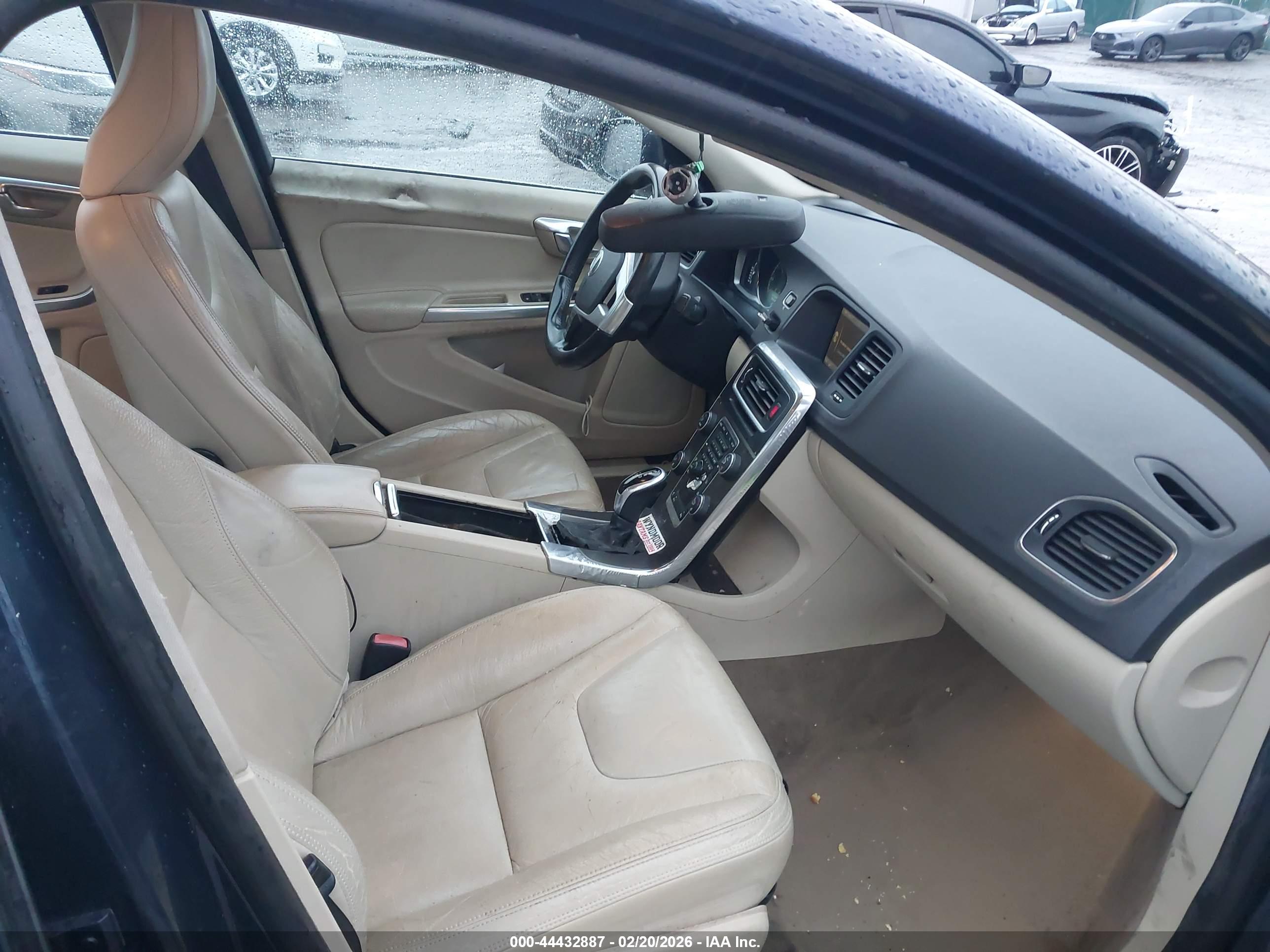 VOLVO S60 image 5