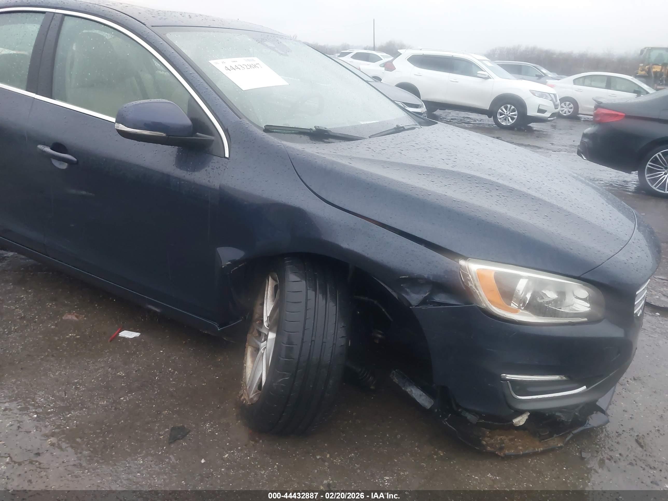 VOLVO S60 image 6