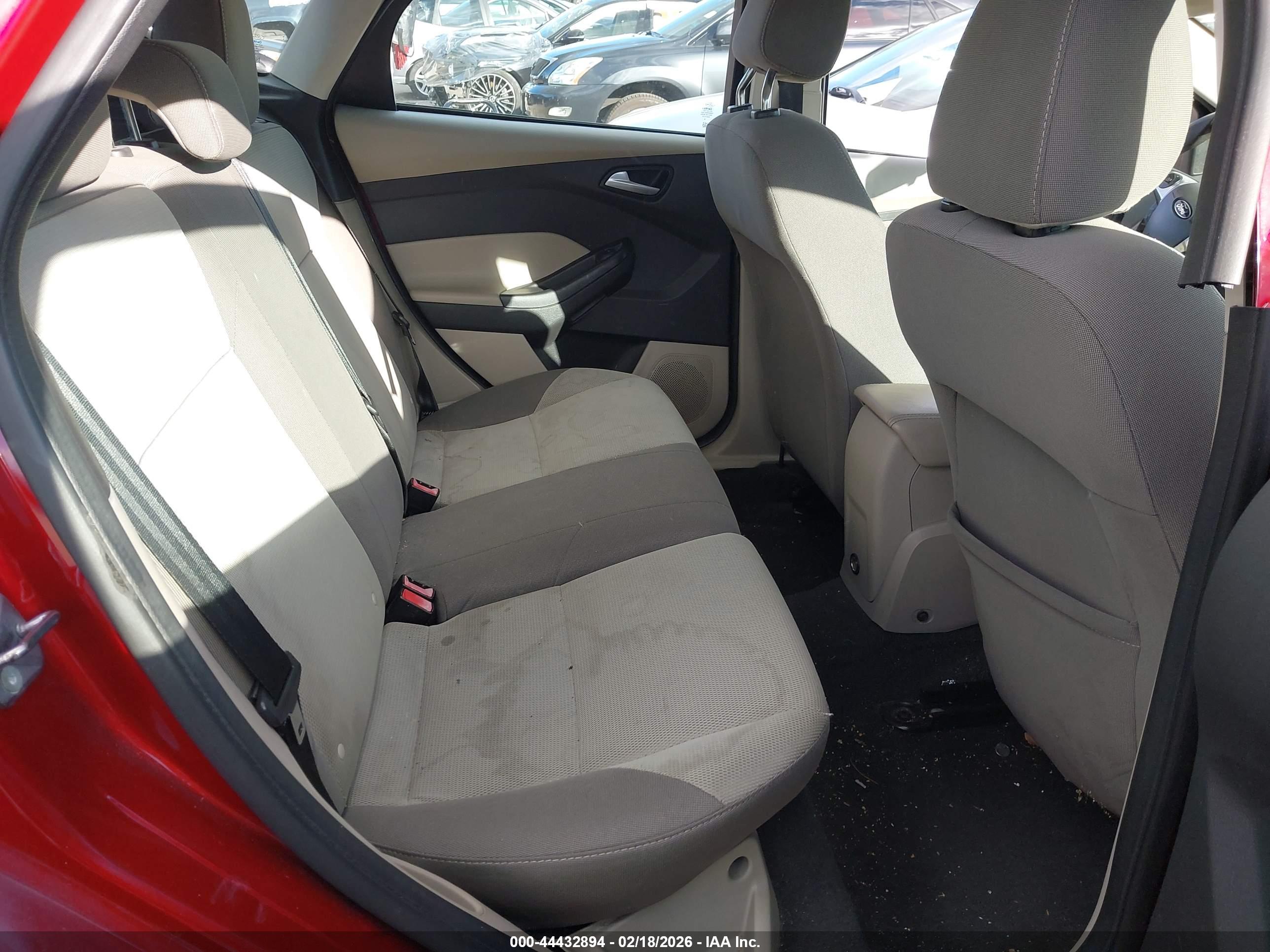 FORD FOCUS image 8