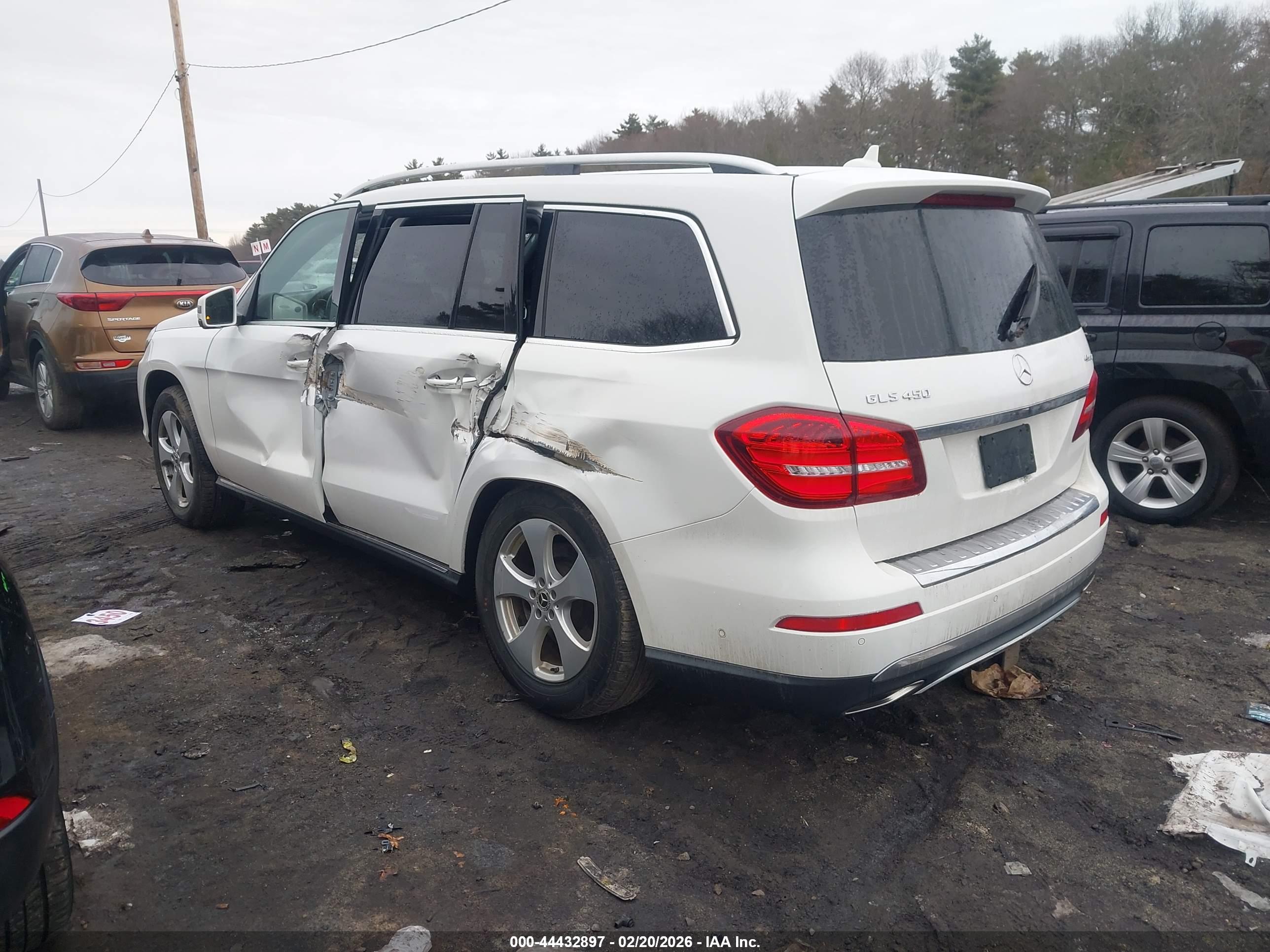 MERCEDES-BENZ GLS image 3