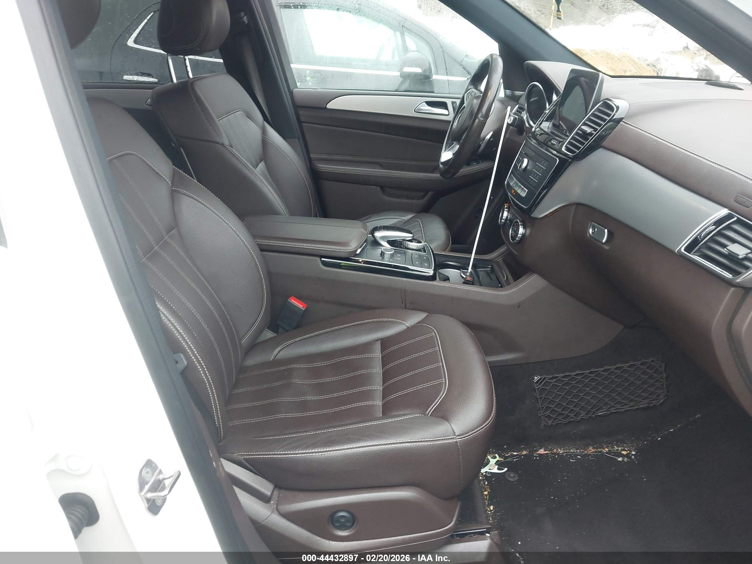 MERCEDES-BENZ GLS image 5
