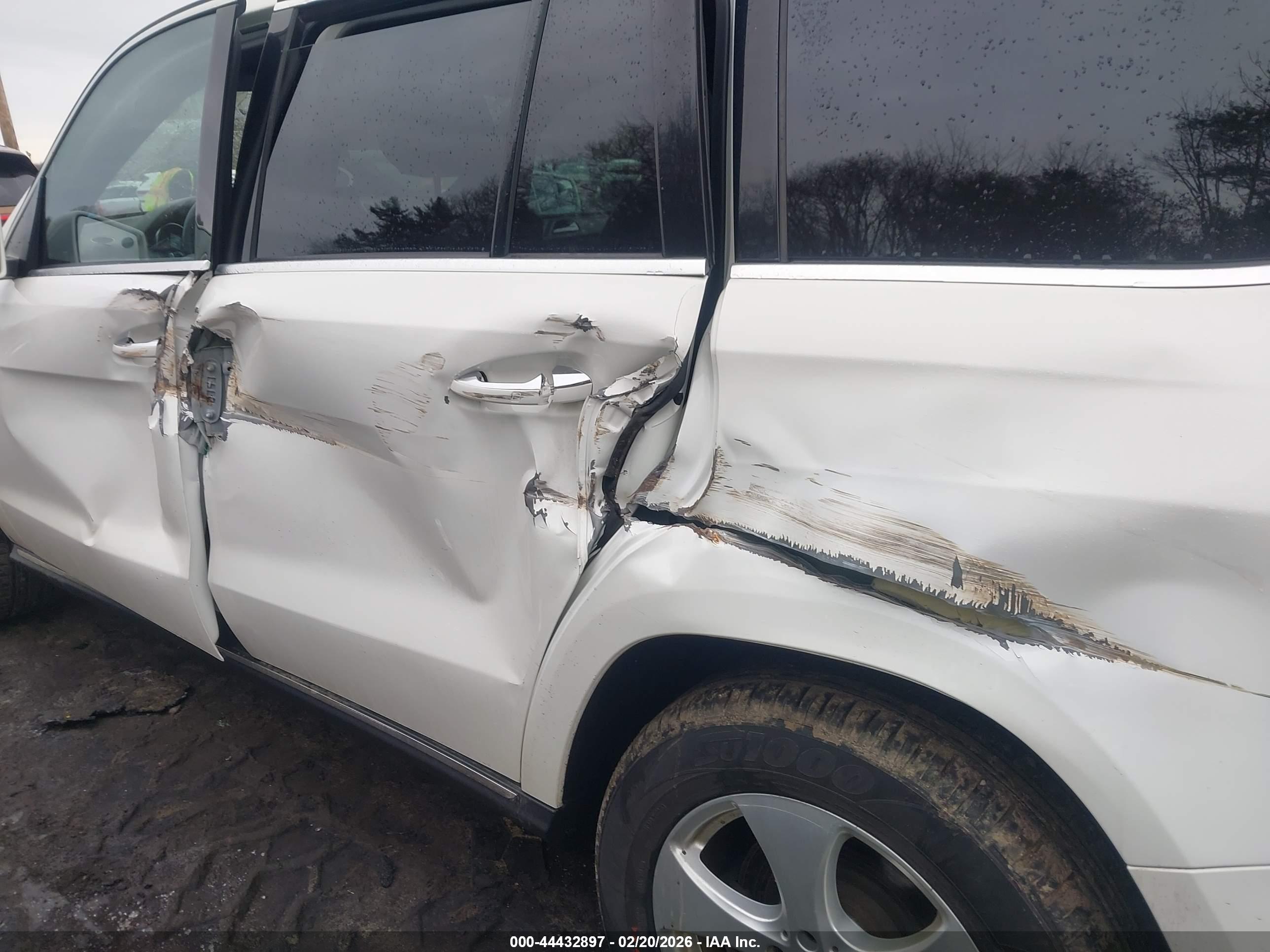 MERCEDES-BENZ GLS image 6