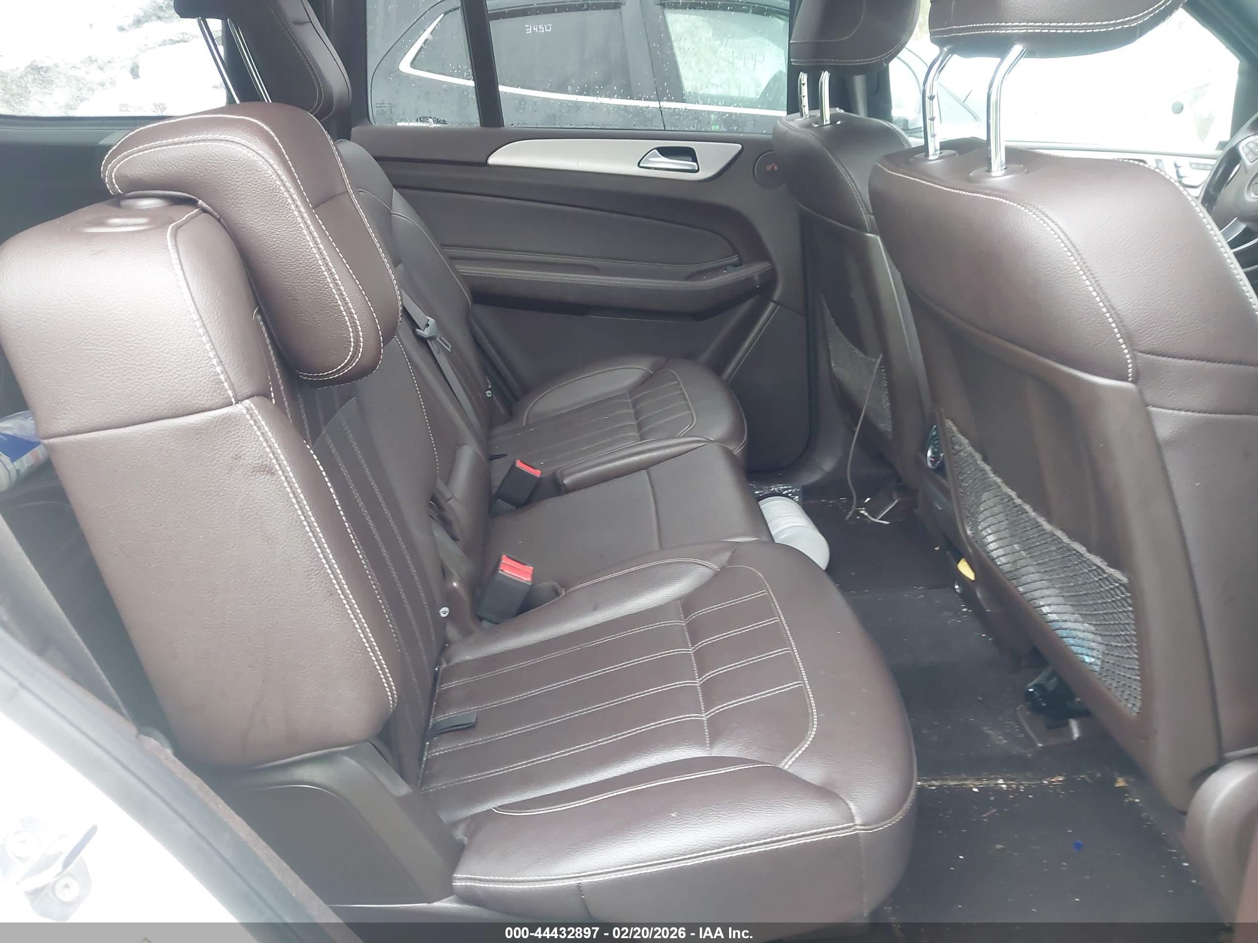 MERCEDES-BENZ GLS image 8