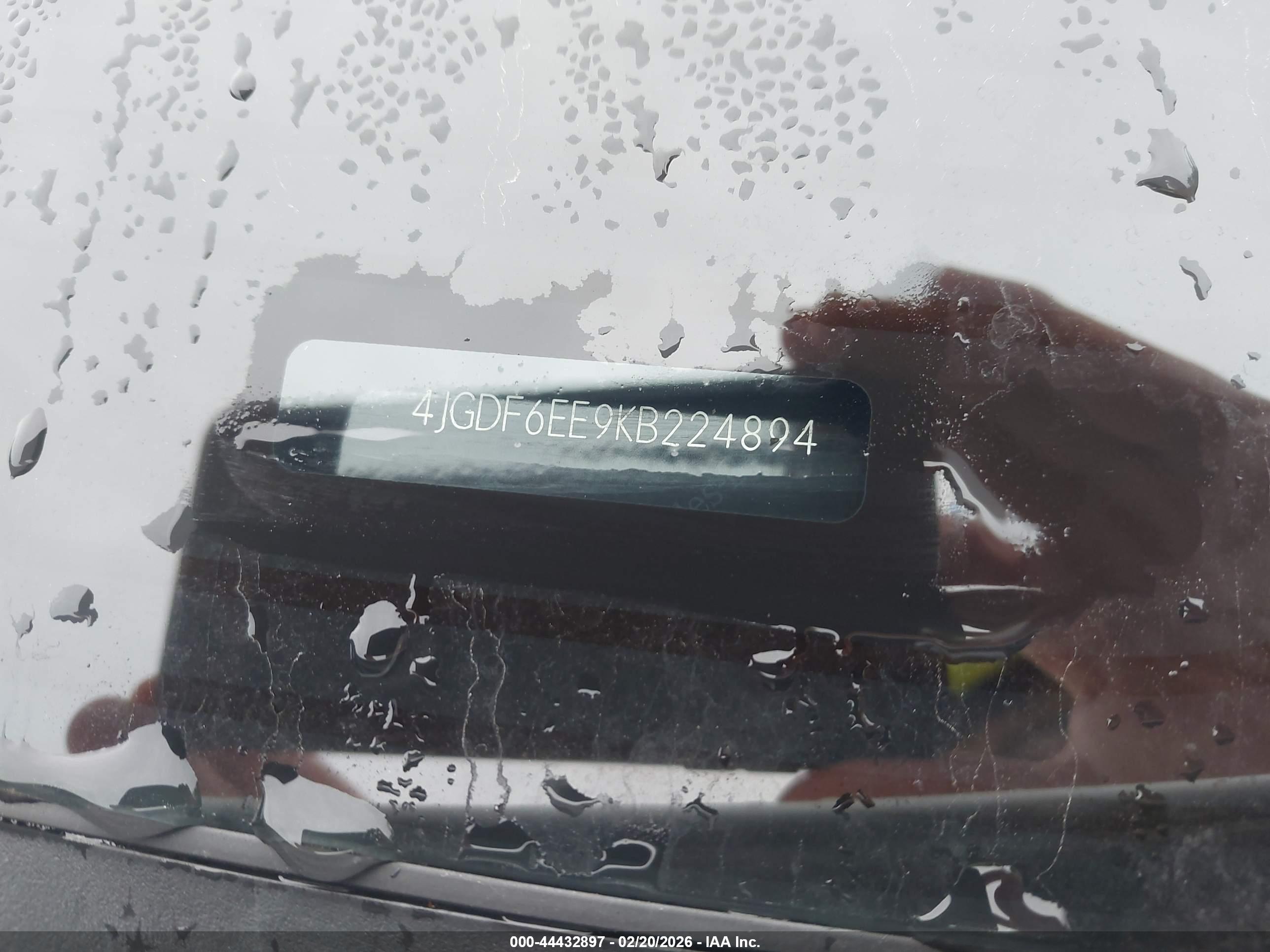 MERCEDES-BENZ GLS image 9