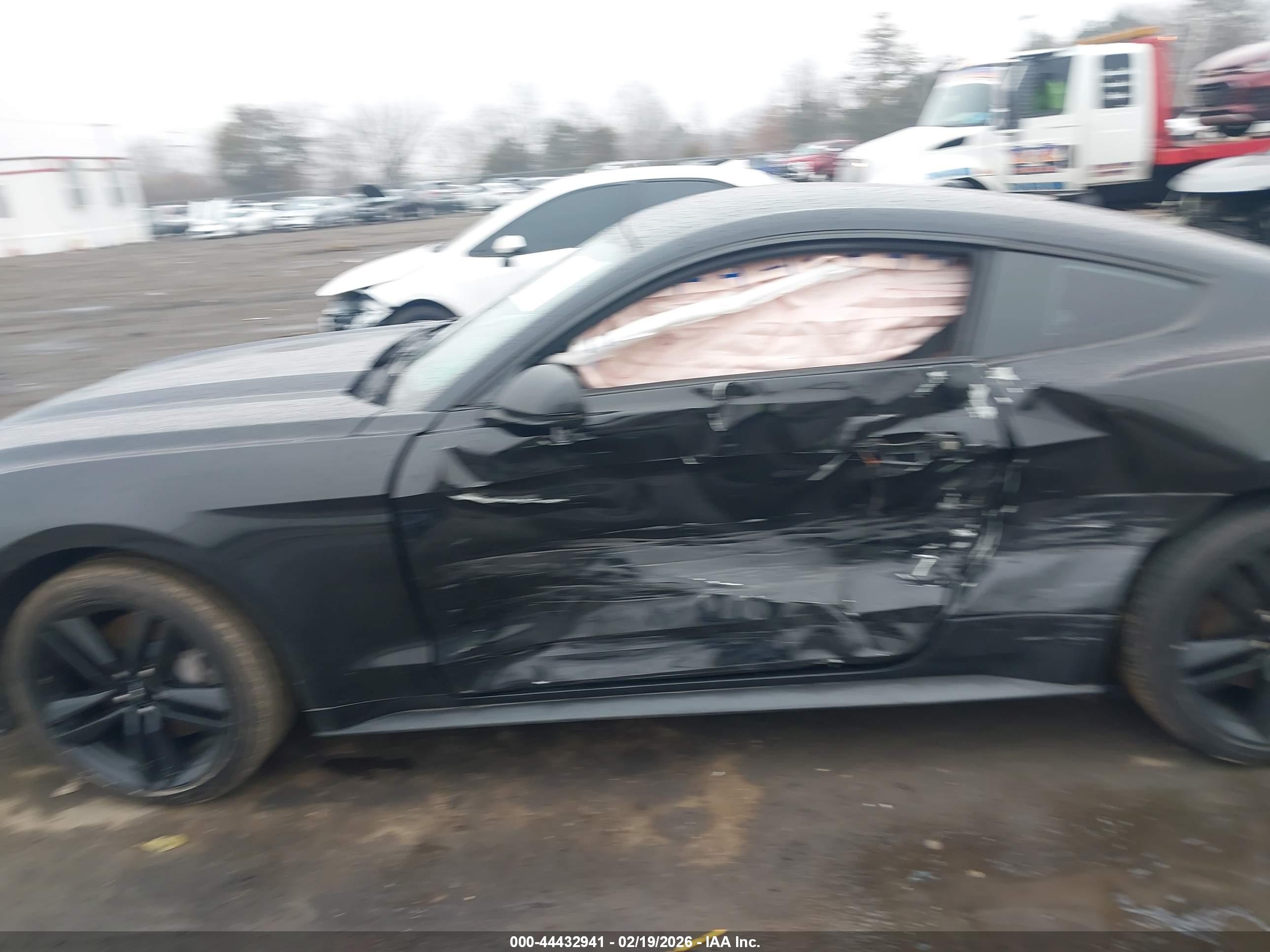 FORD MUSTANG image 6