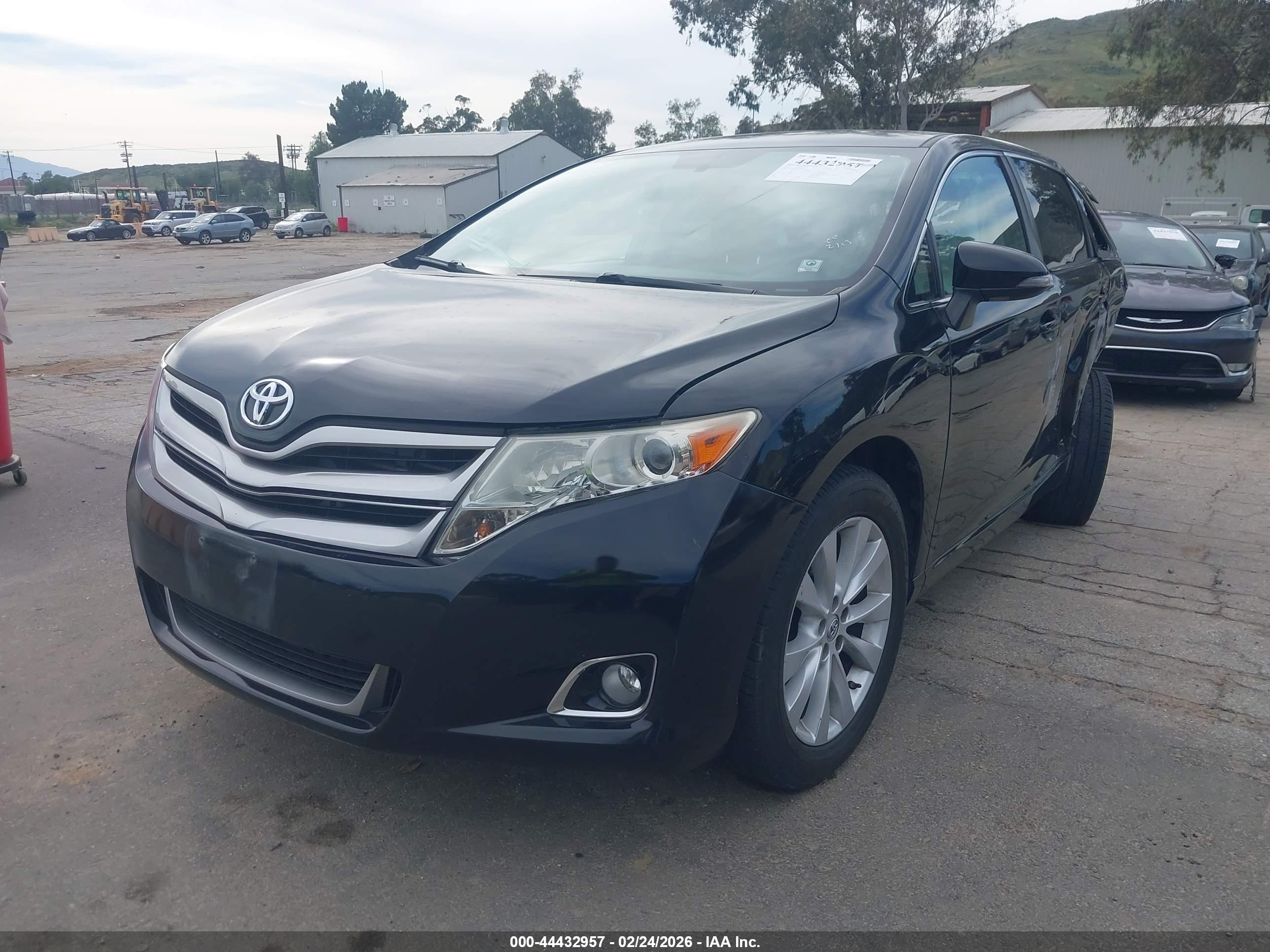 TOYOTA VENZA image 2