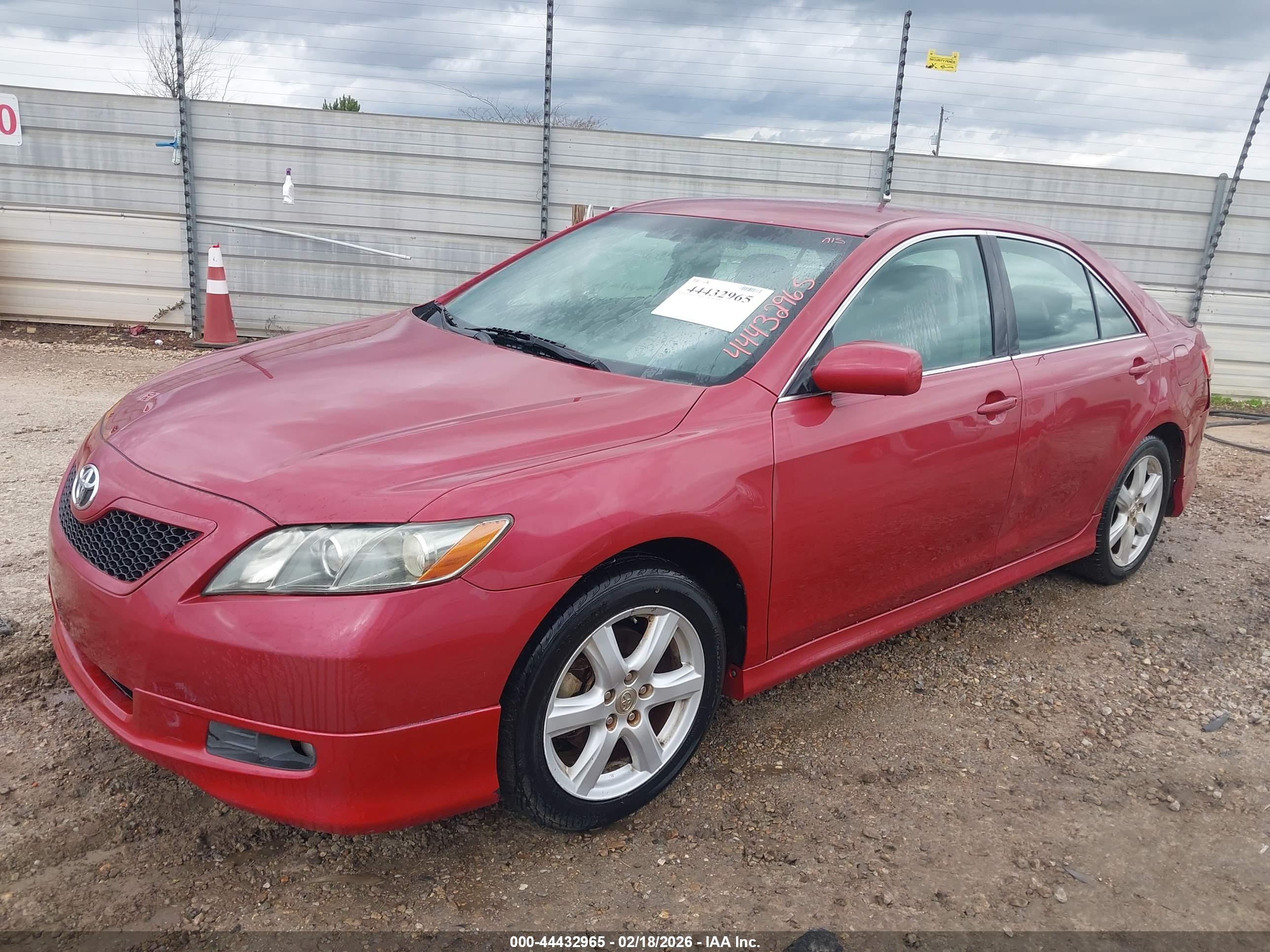 TOYOTA CAMRY image 2