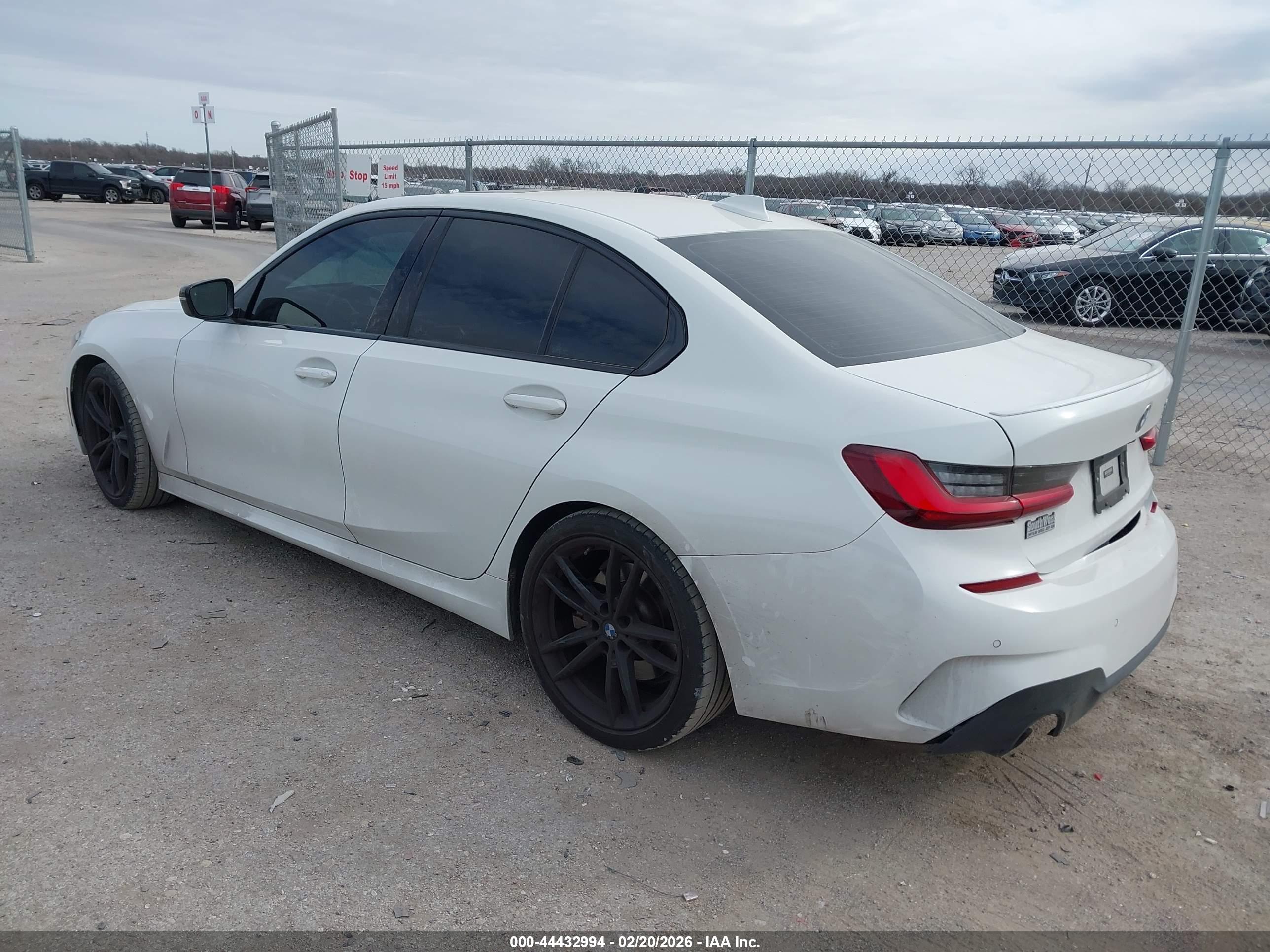 BMW 330I image 3