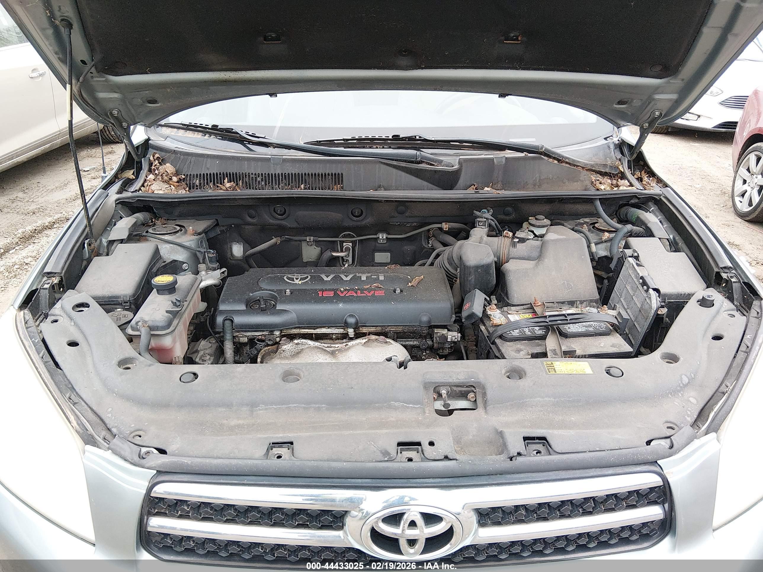 TOYOTA RAV4 image 10