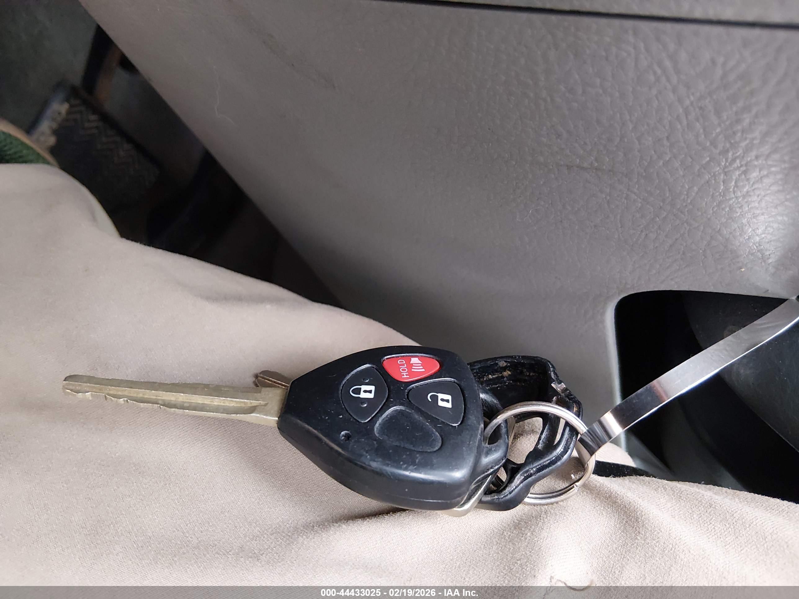TOYOTA RAV4 image 11