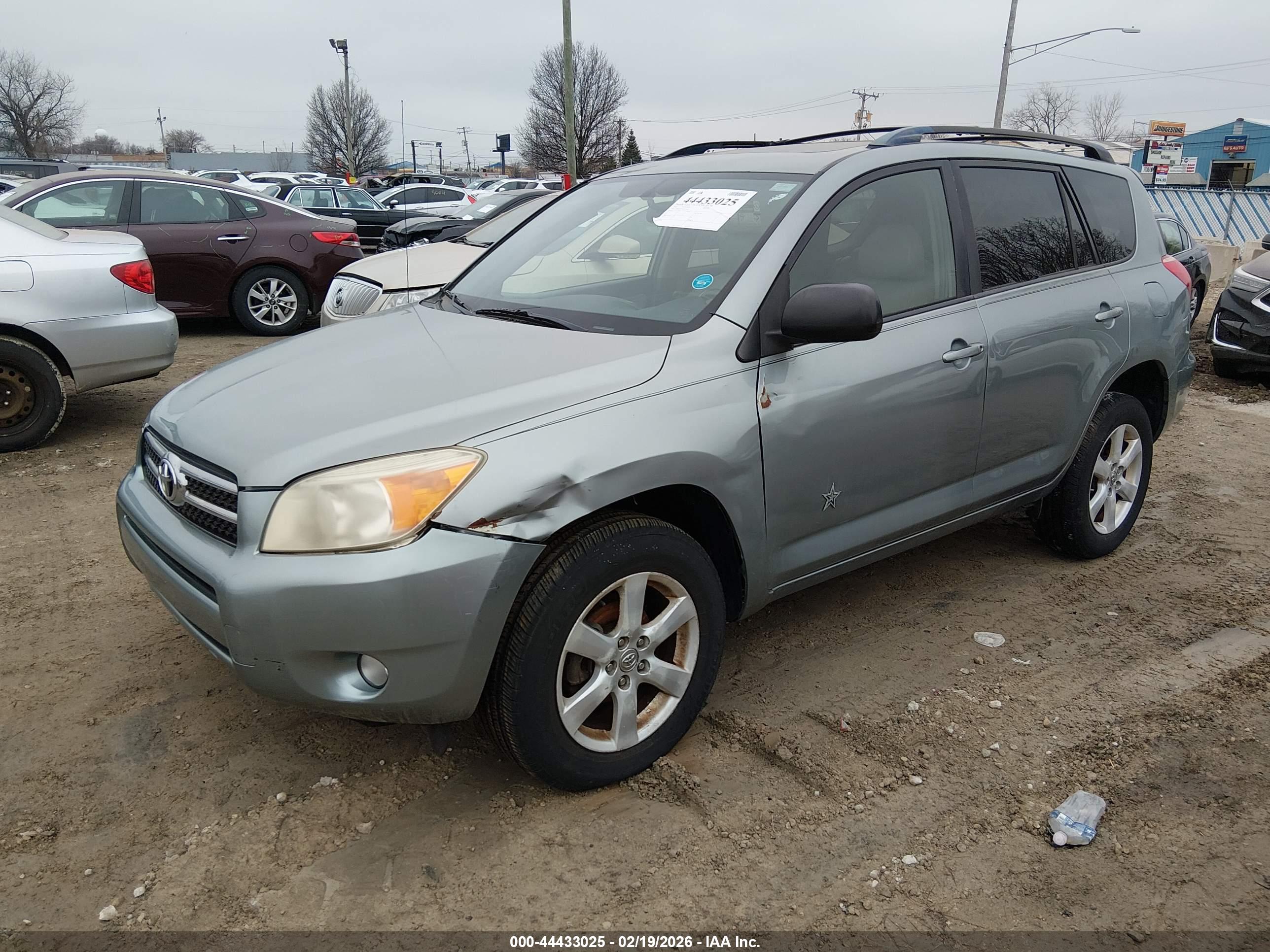 TOYOTA RAV4 image 2
