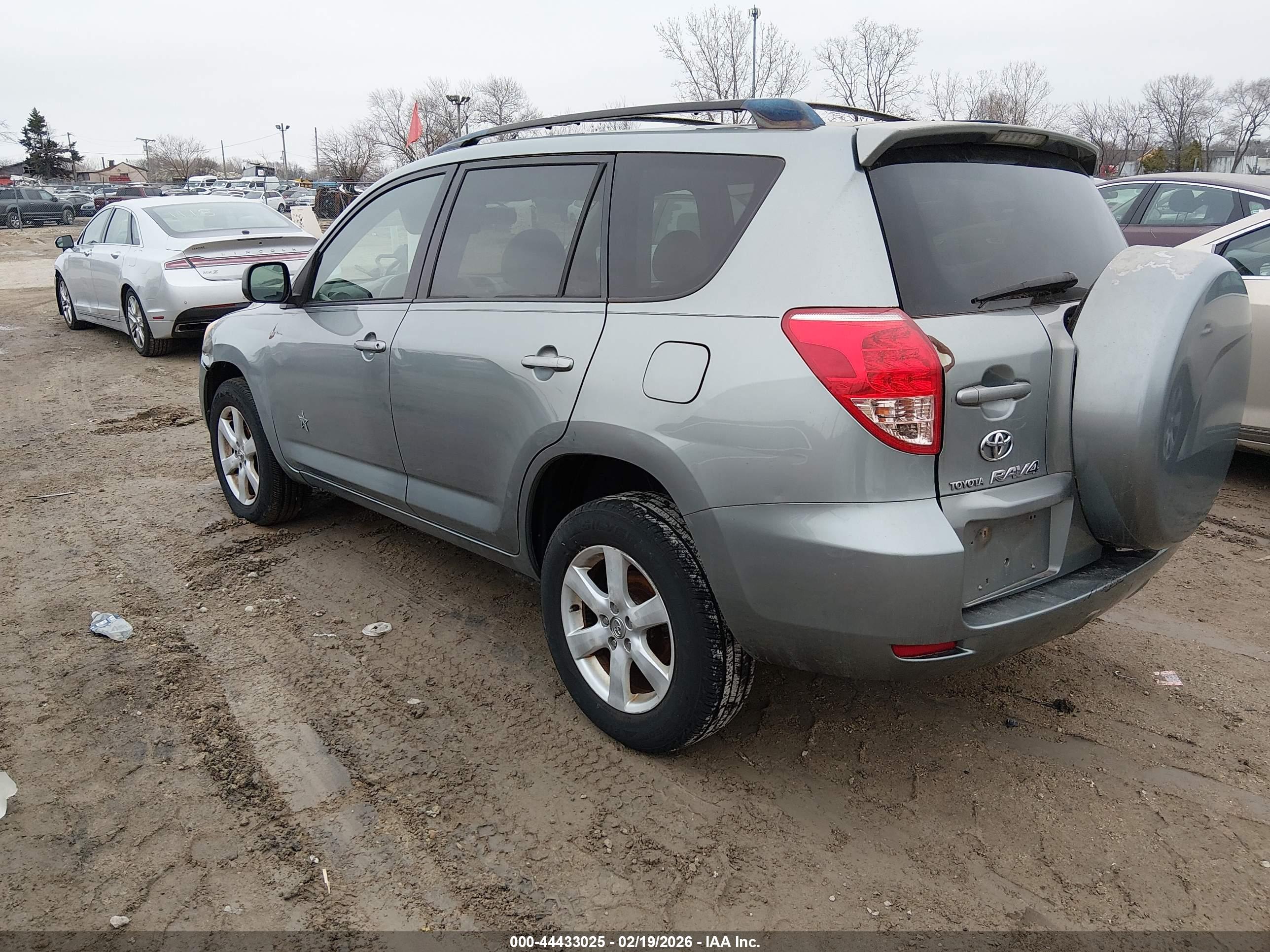 TOYOTA RAV4 image 3