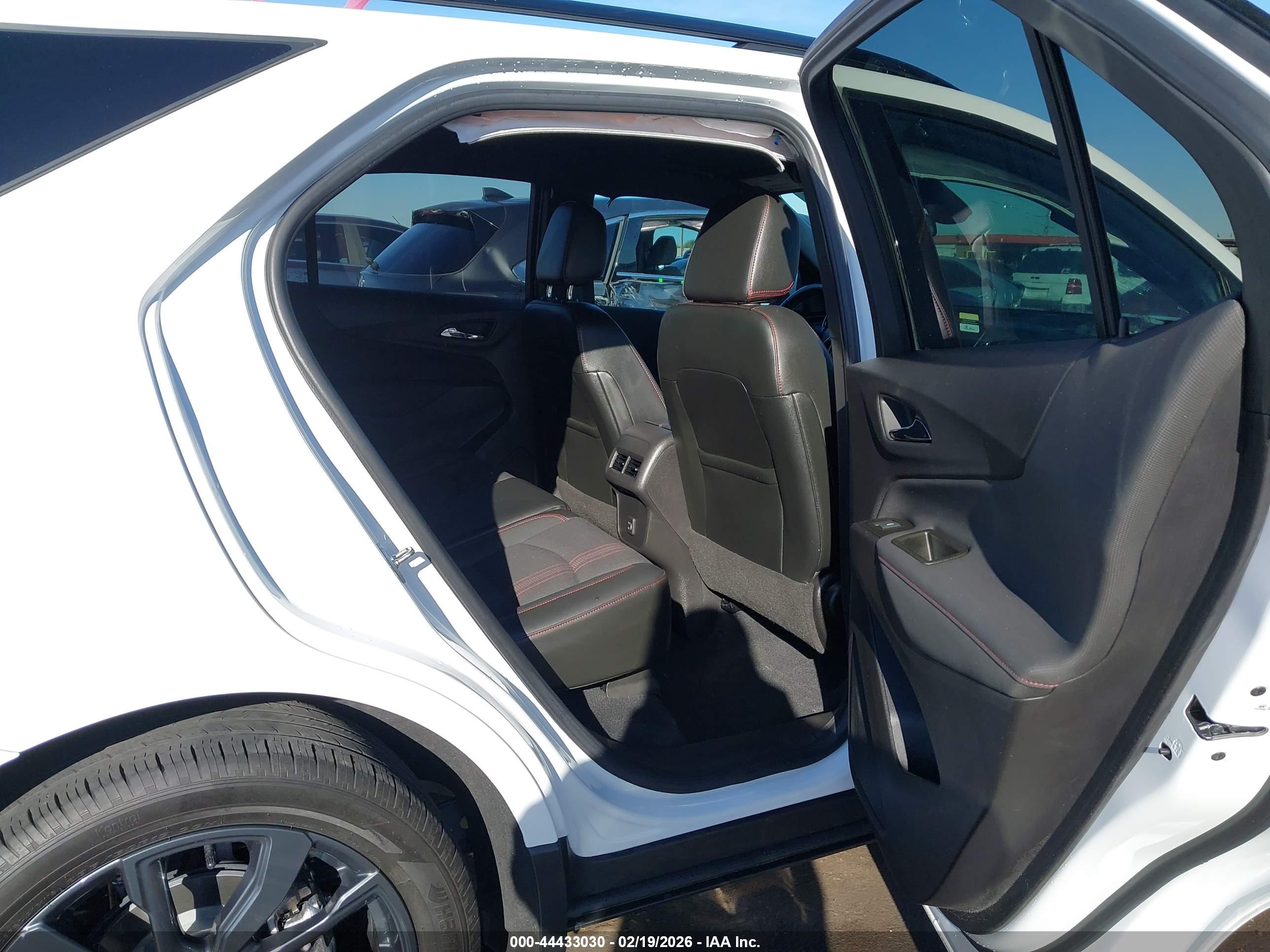 CHEVROLET EQUINOX image 8