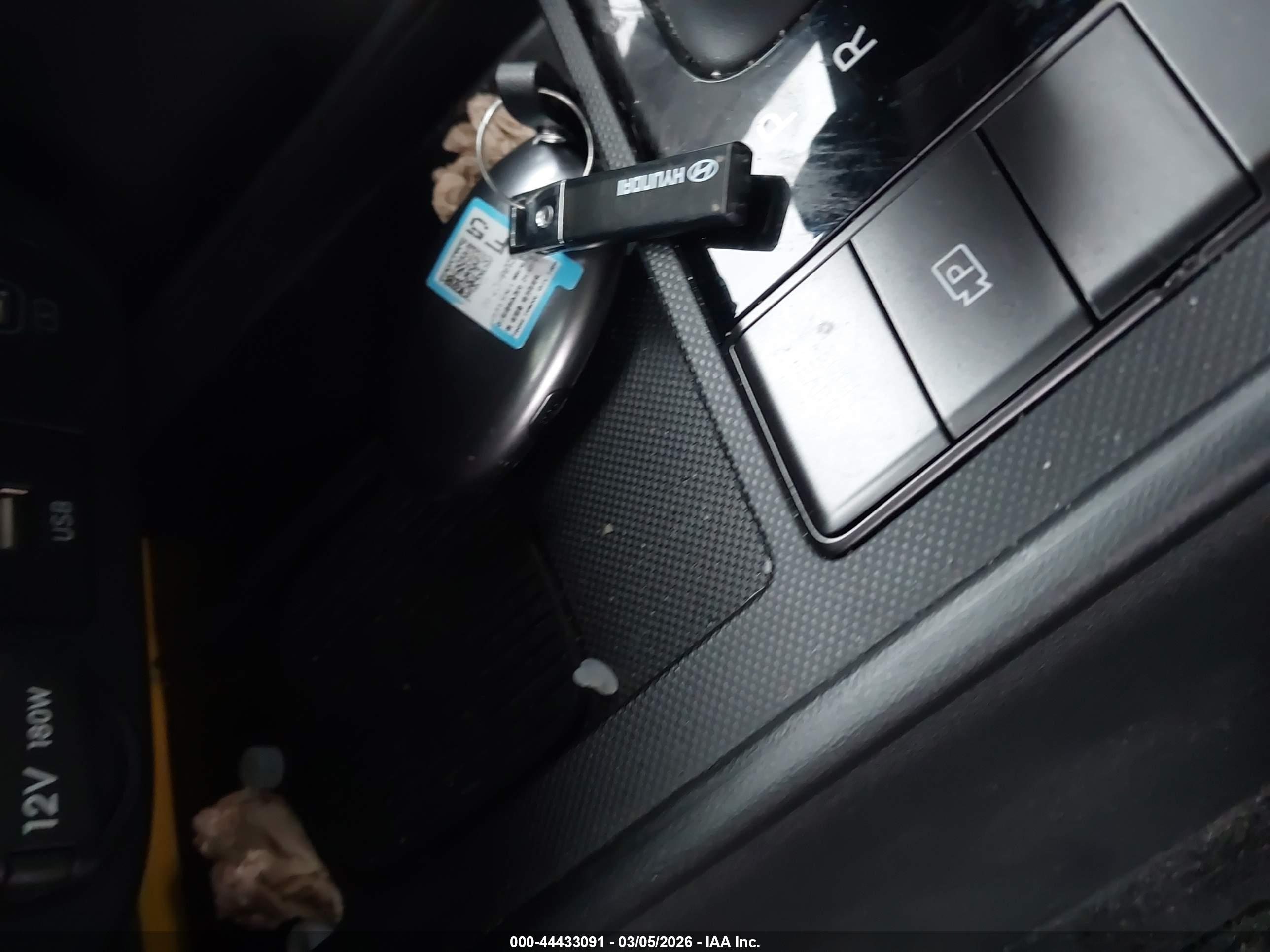HYUNDAI ELANTRA image 11