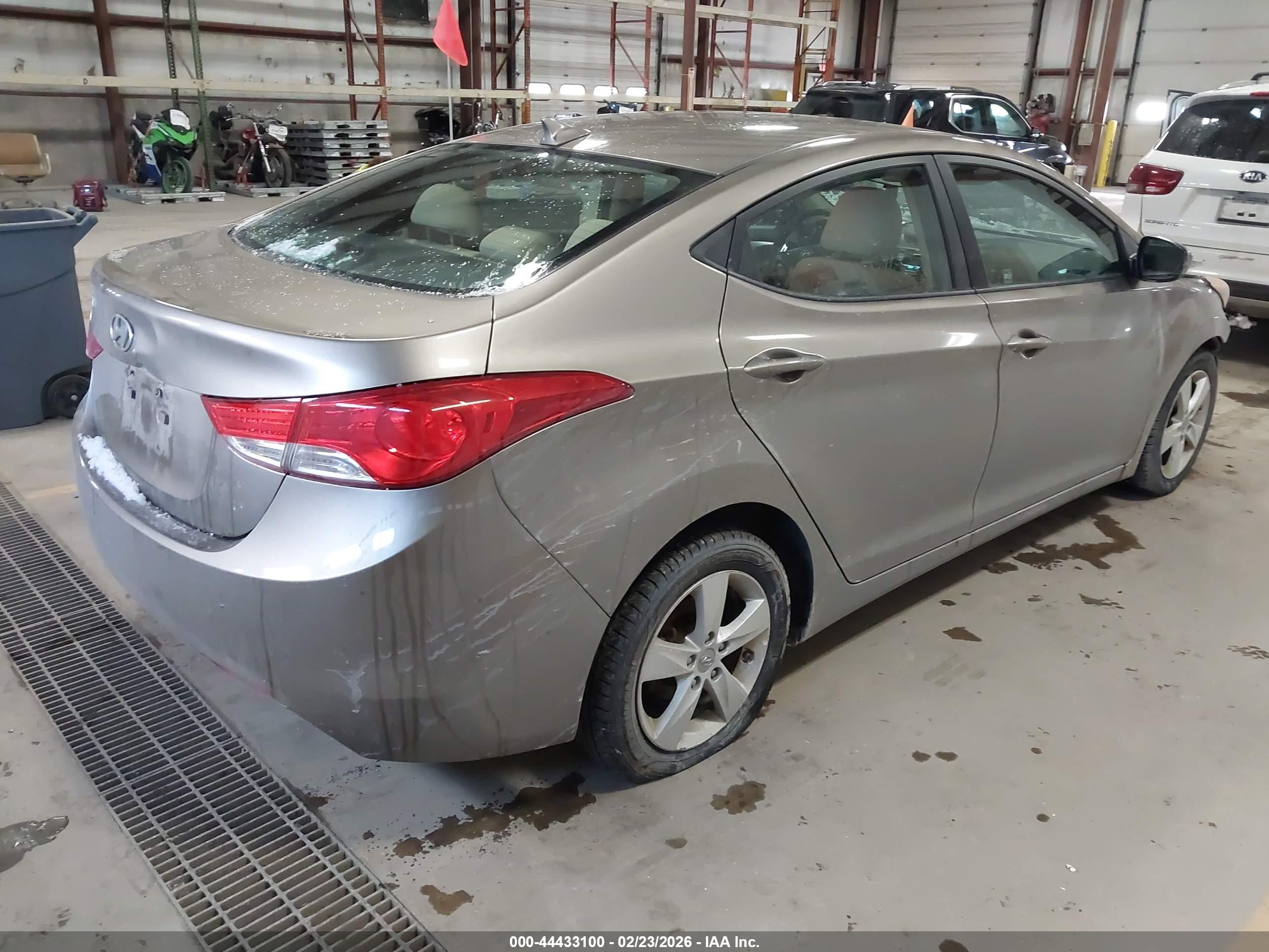 HYUNDAI ELANTRA image 4