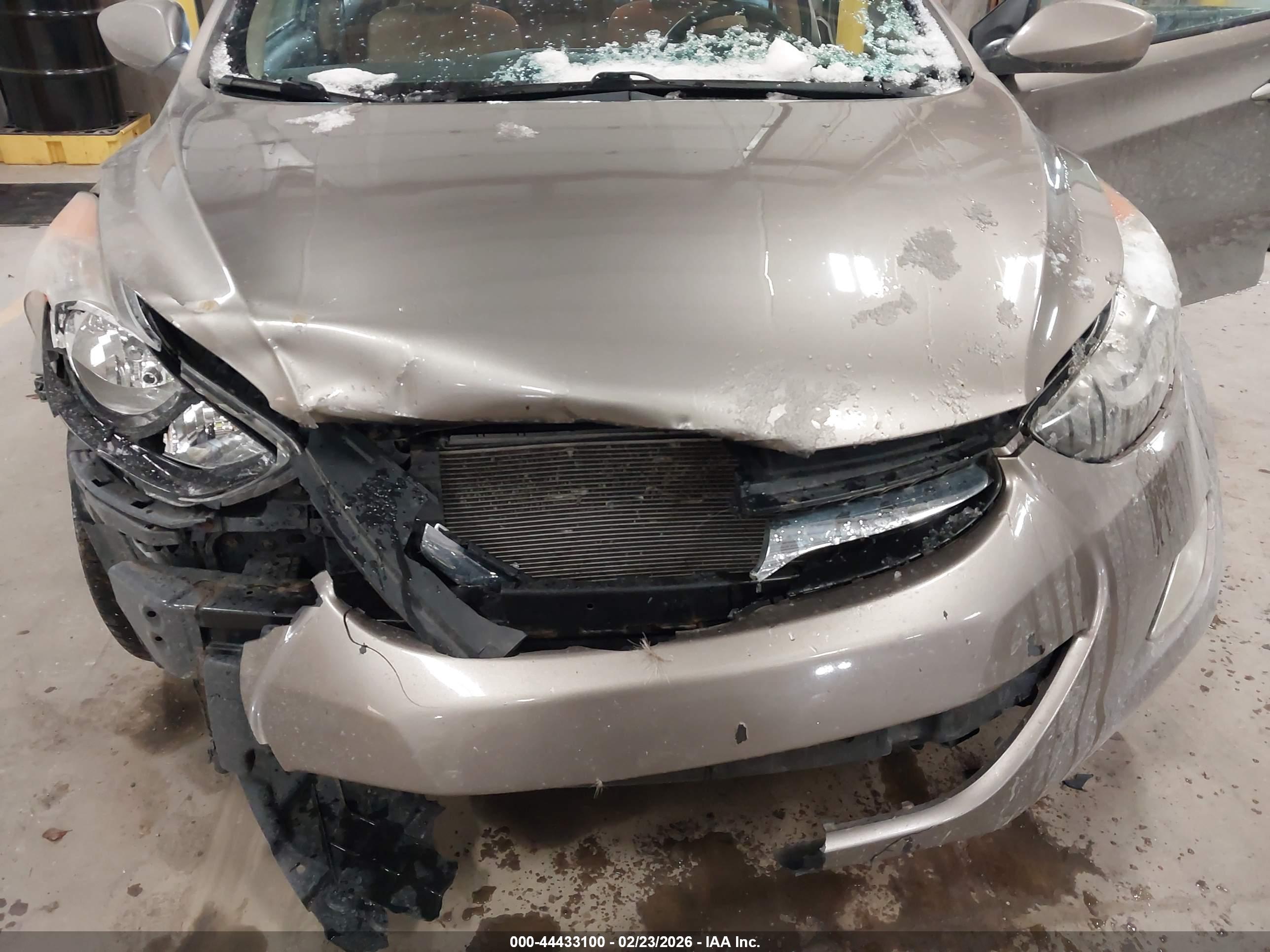 HYUNDAI ELANTRA image 6