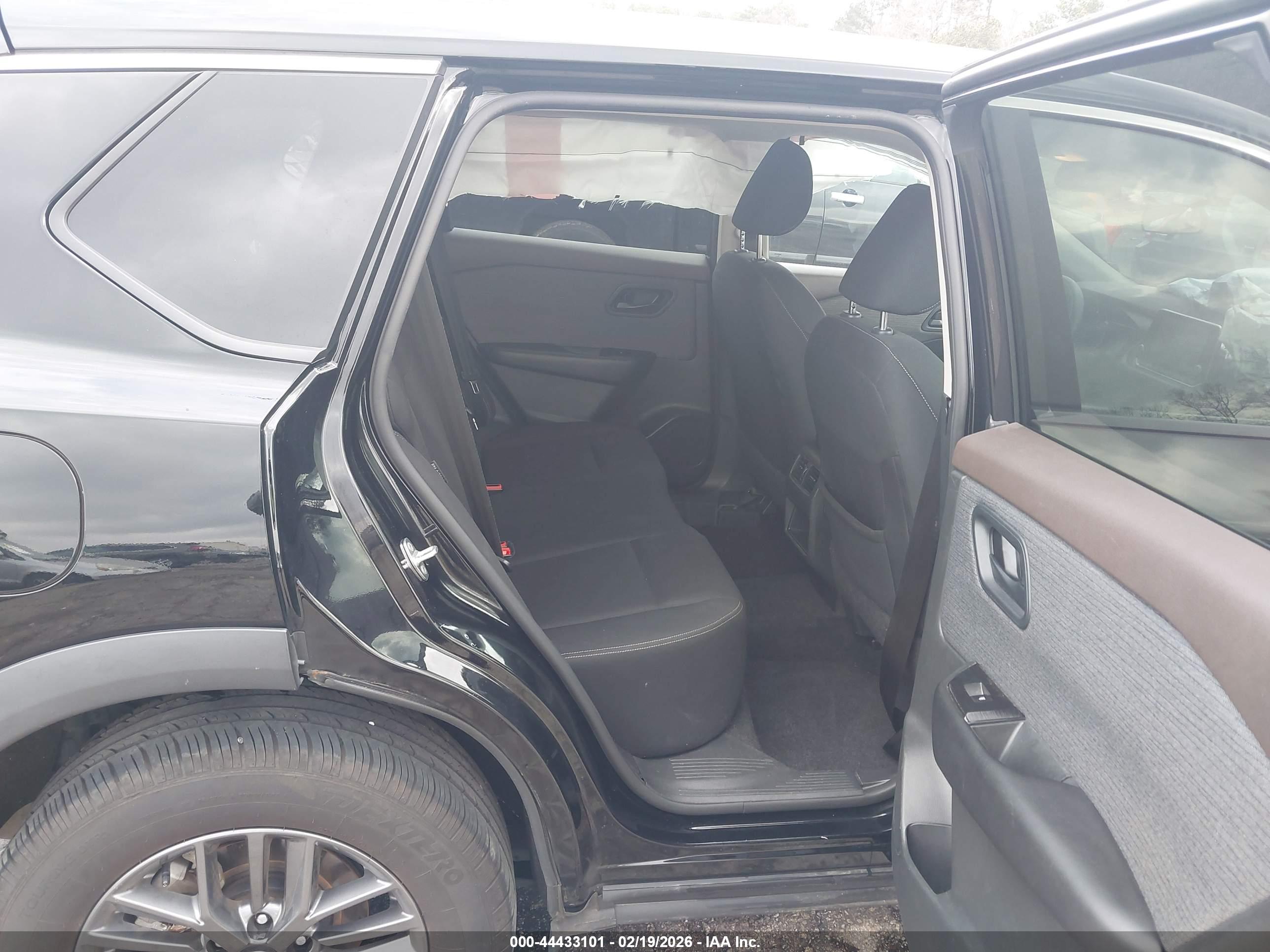 NISSAN ROGUE image 8
