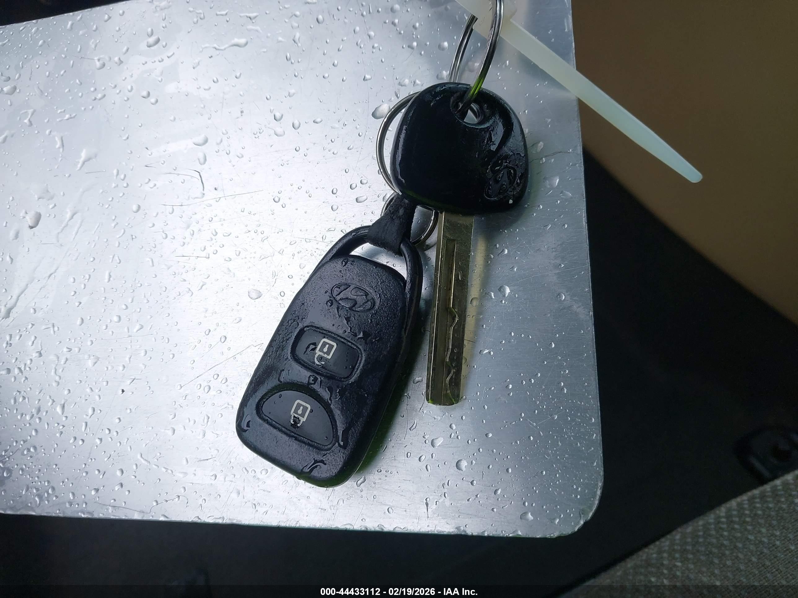 HYUNDAI ACCENT image 11