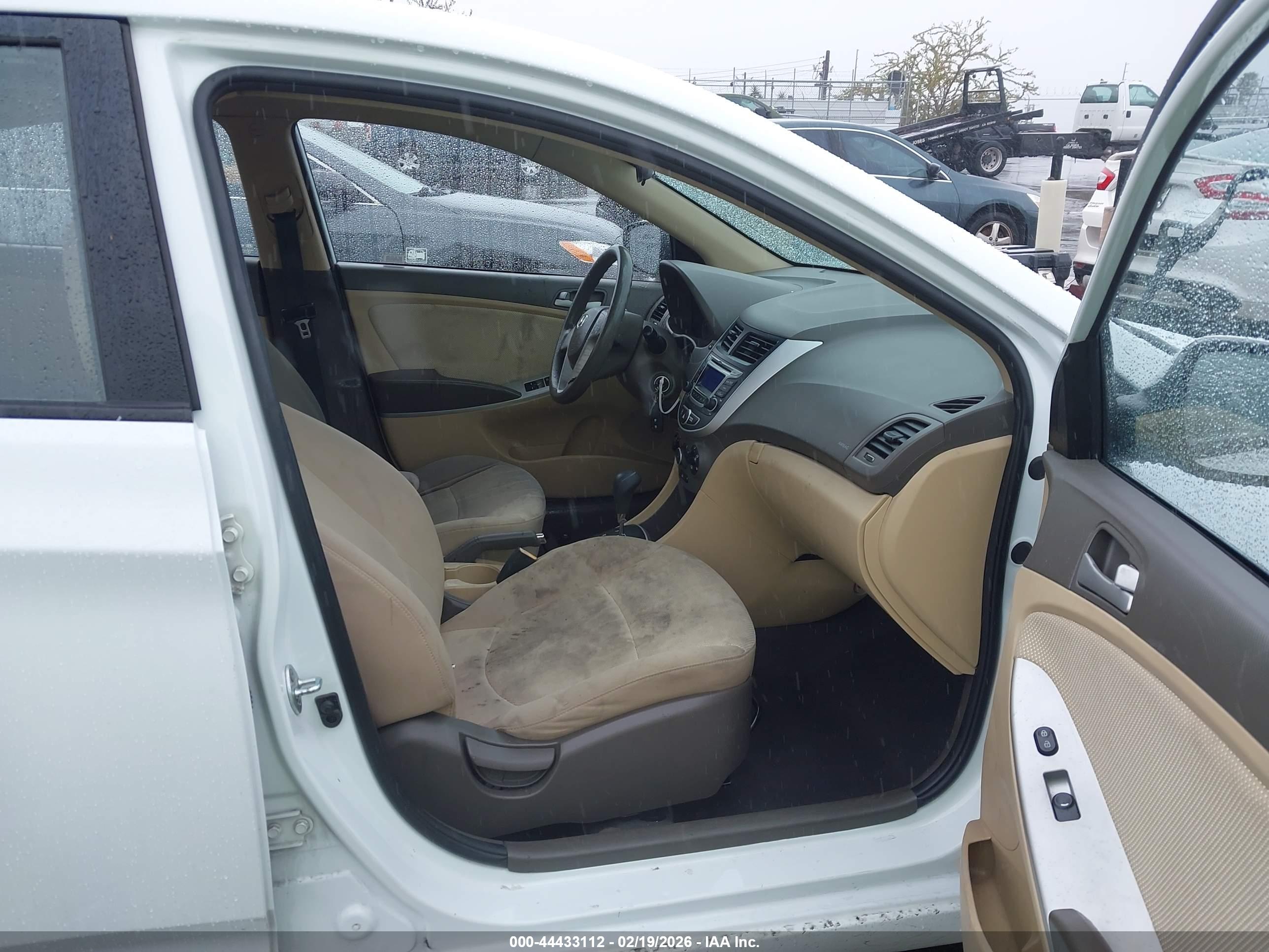 HYUNDAI ACCENT image 5