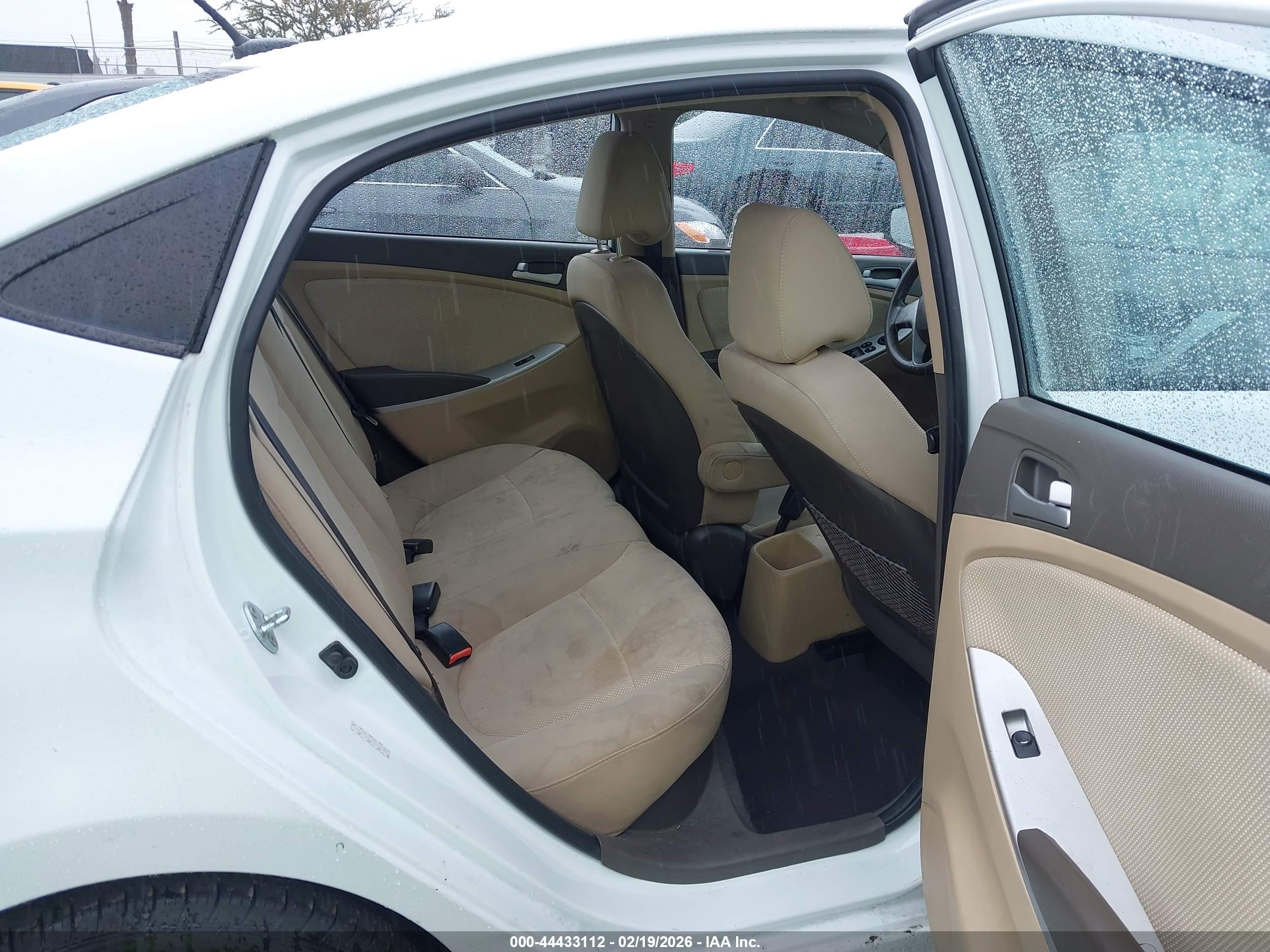 HYUNDAI ACCENT image 8
