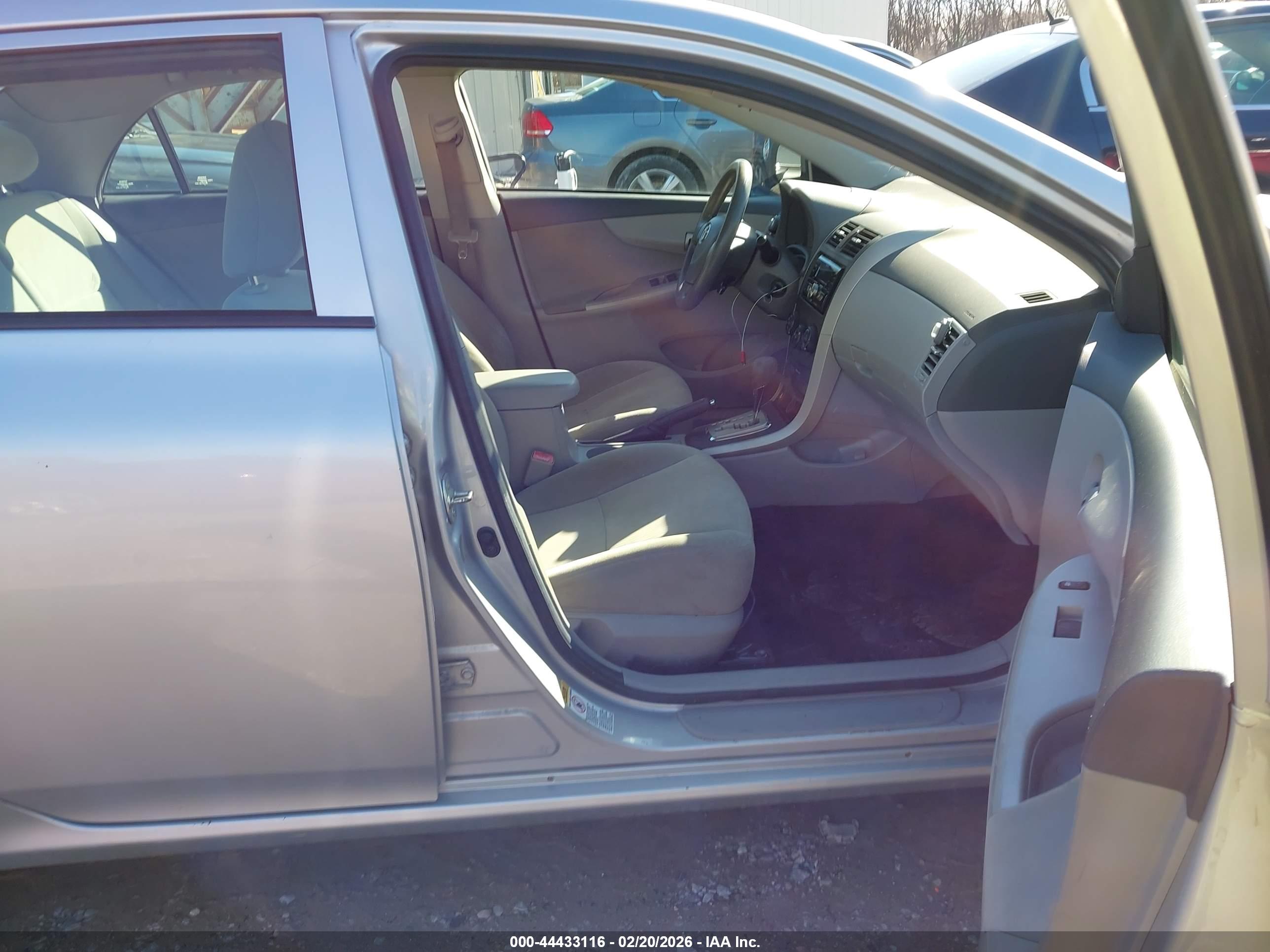 TOYOTA COROLLA image 5