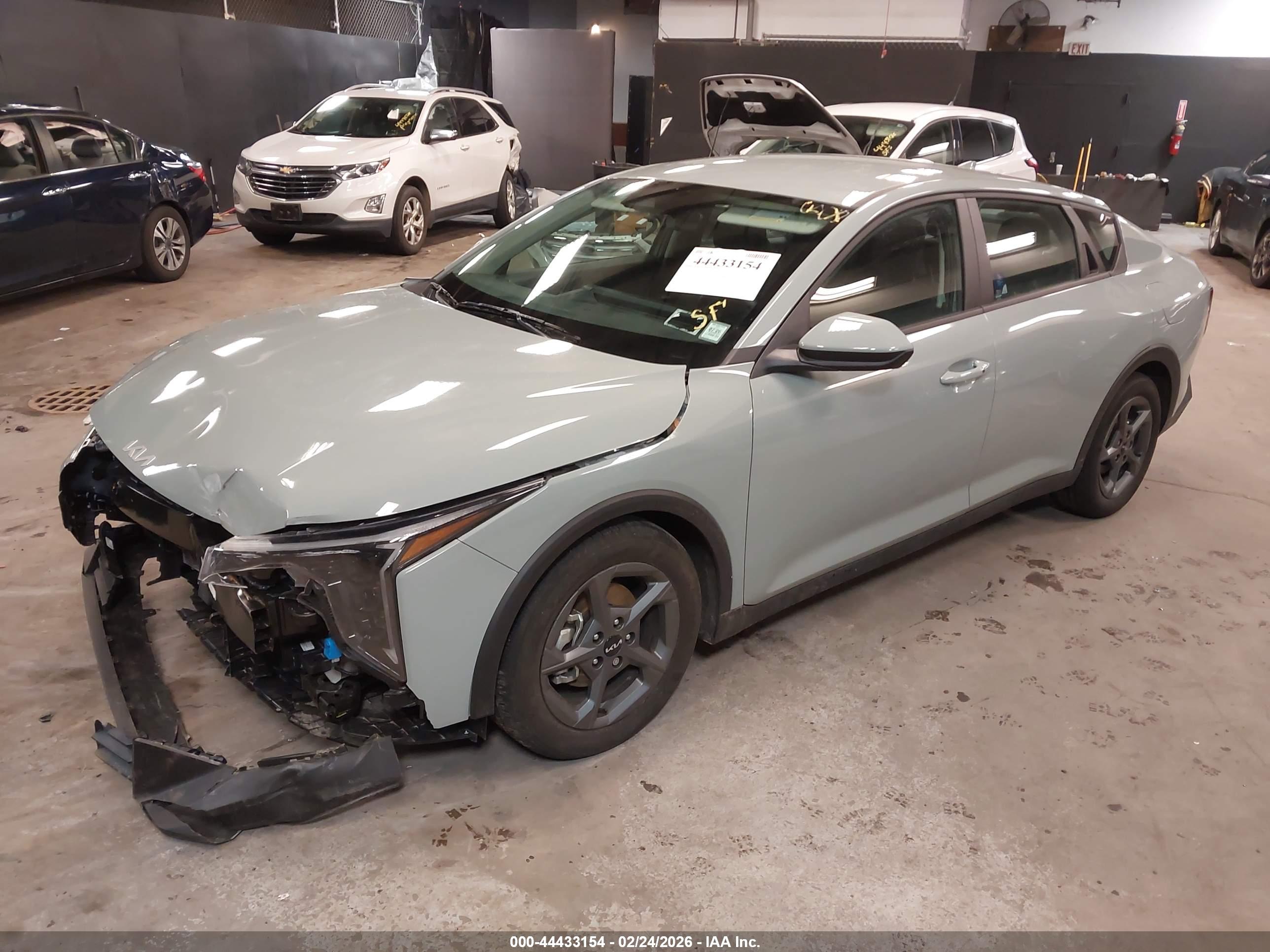 KIA K4 image 2