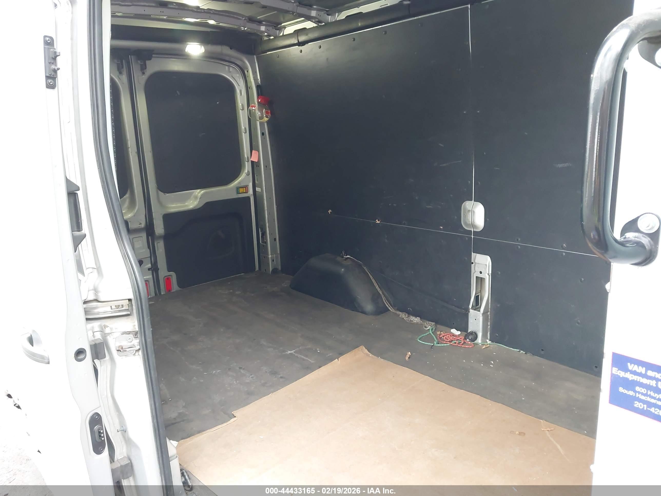 FORD TRANSIT-250 image 8