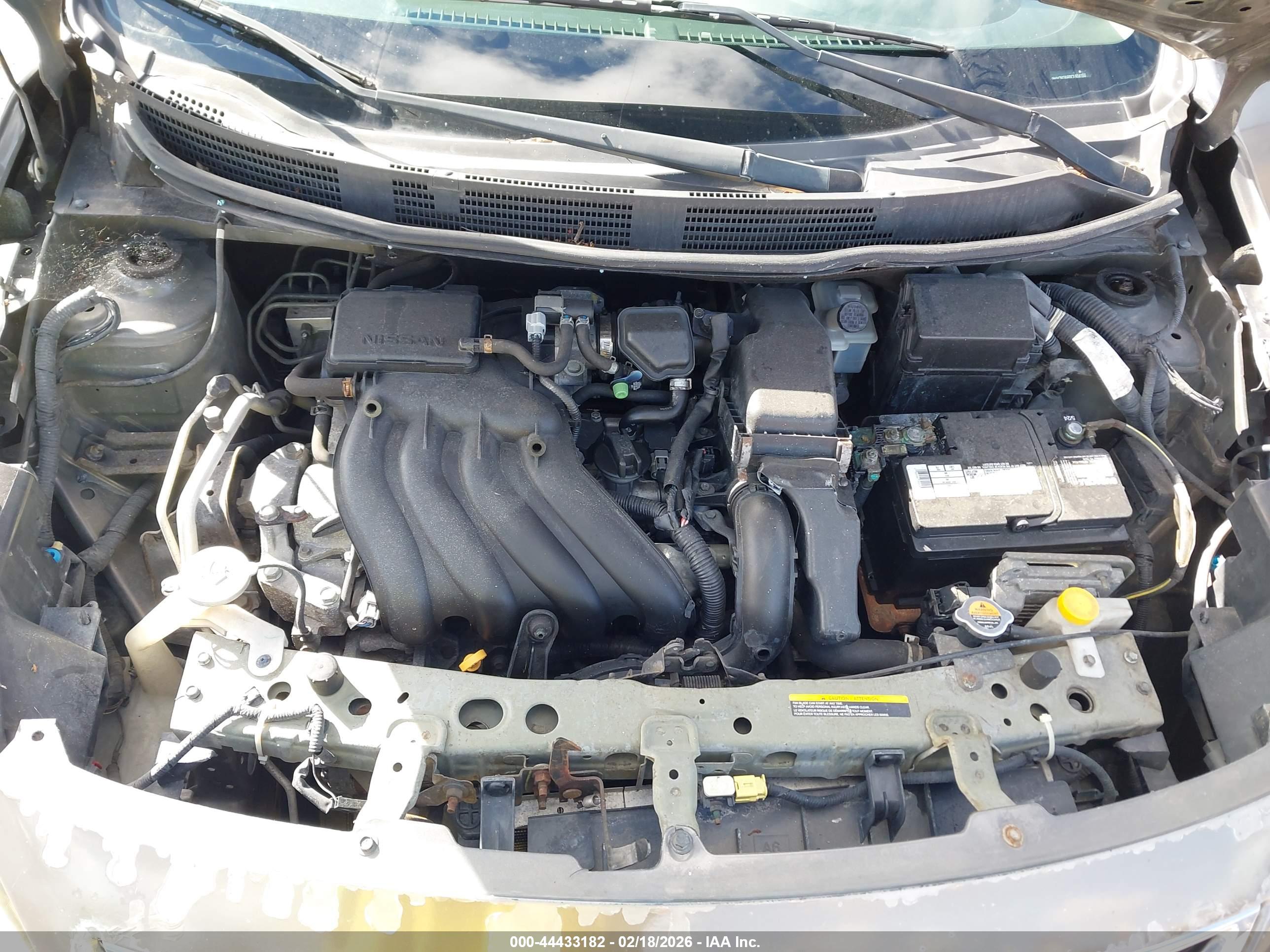 NISSAN VERSA image 10