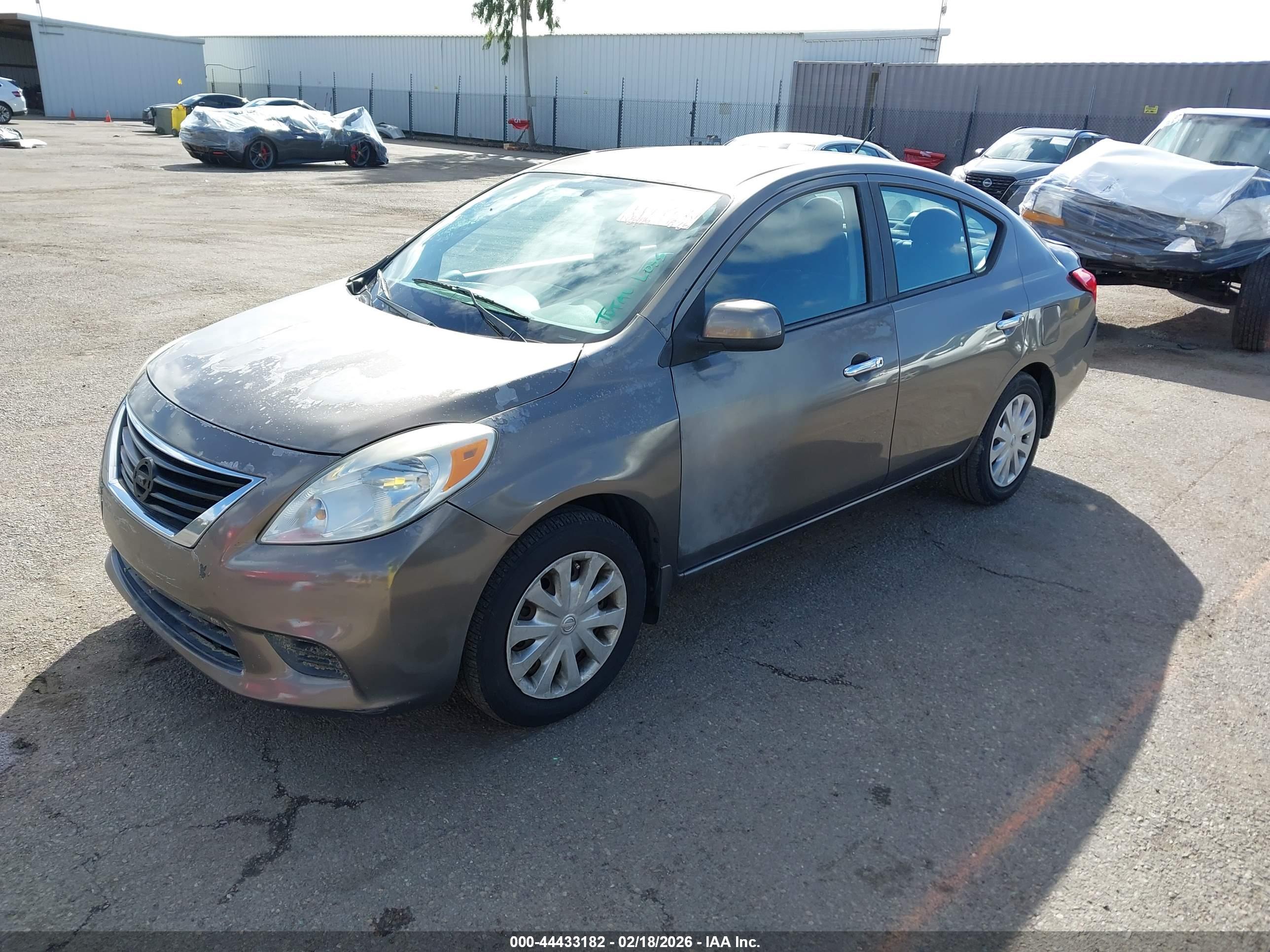 NISSAN VERSA image 2