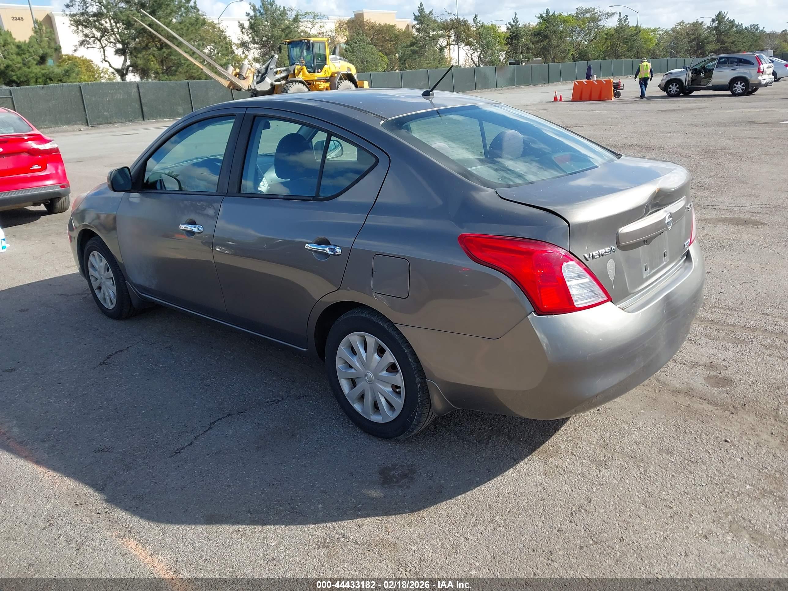 NISSAN VERSA image 3