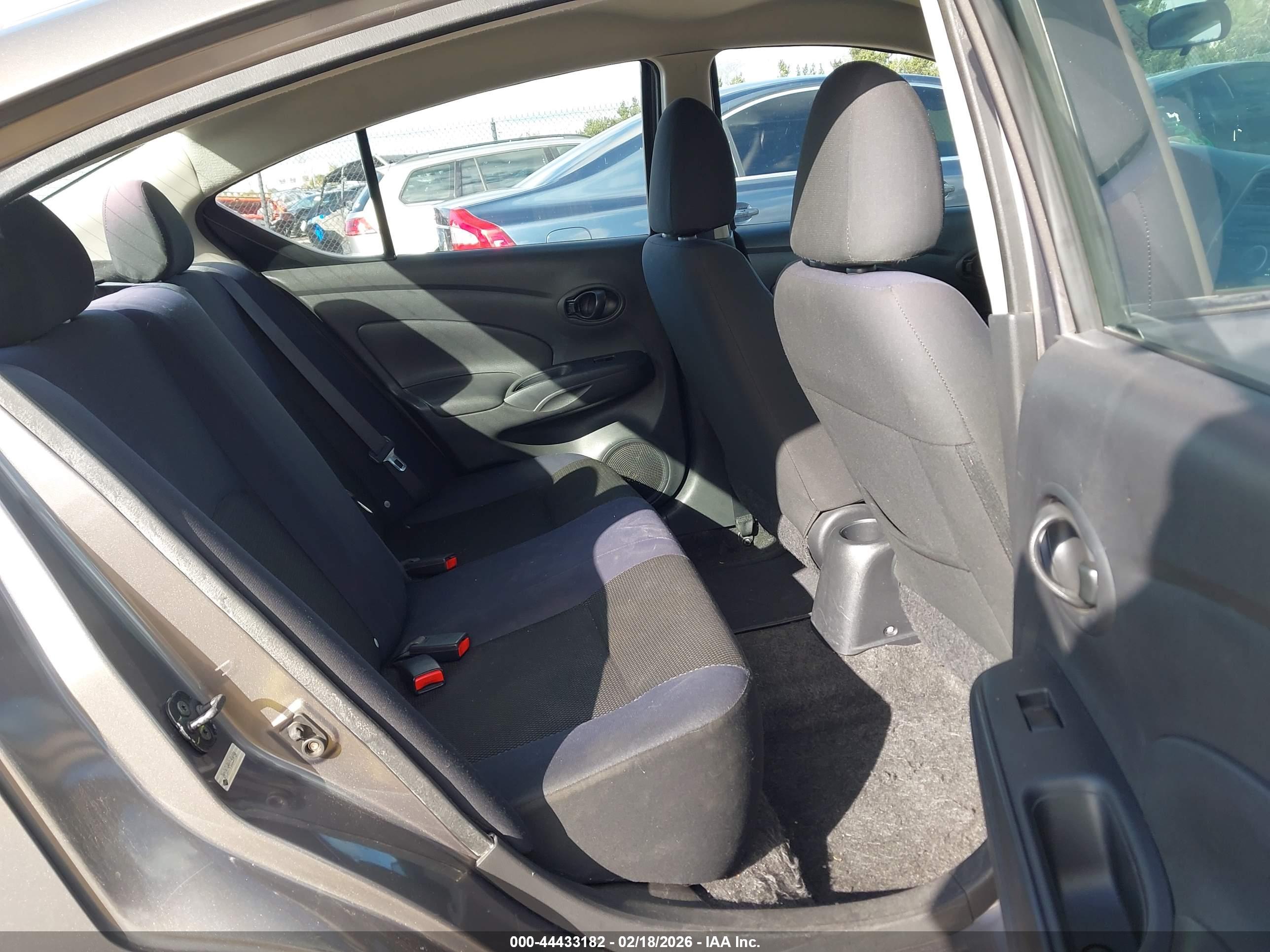 NISSAN VERSA image 8