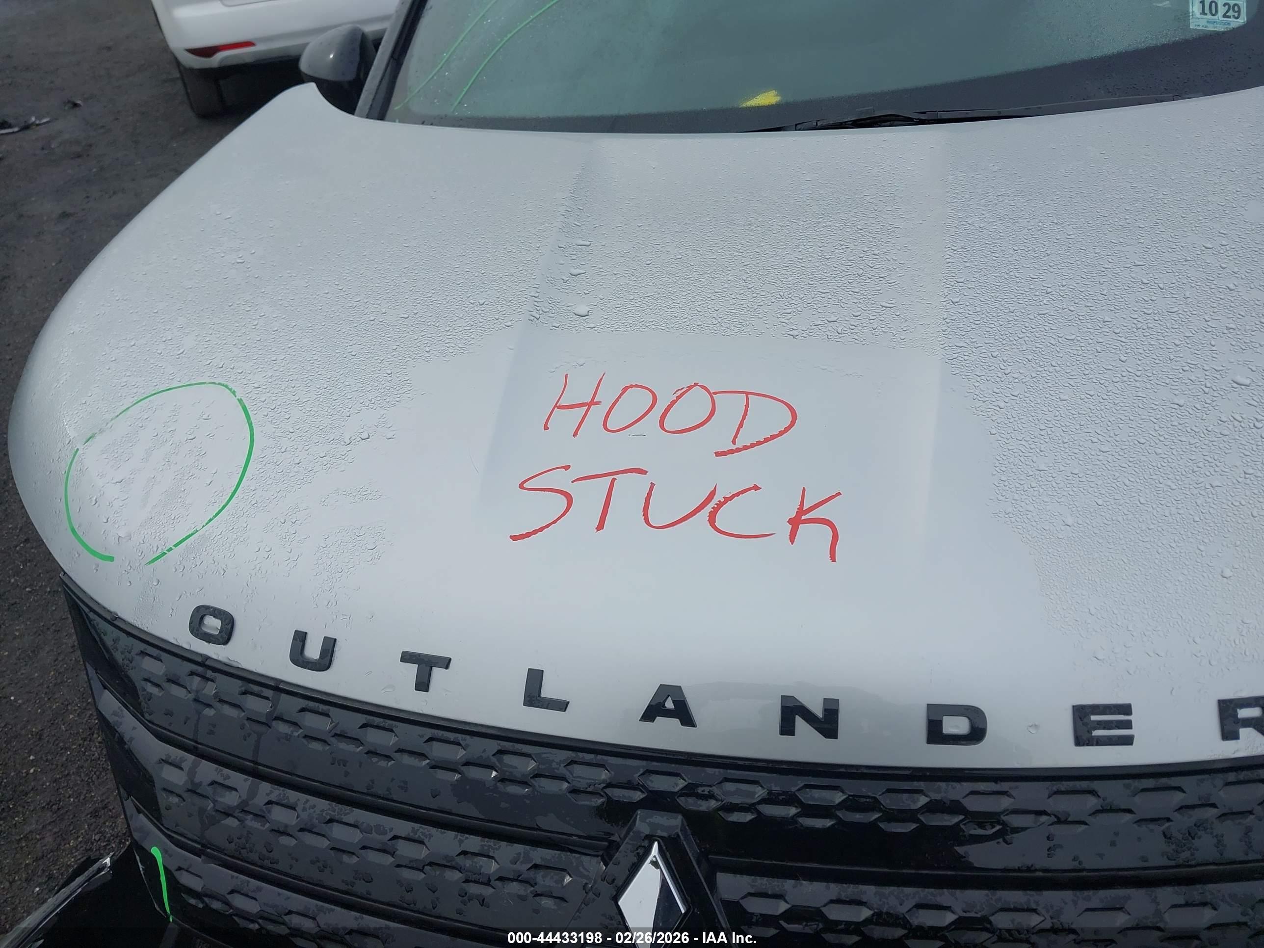 MITSUBISHI OUTLANDER image 10