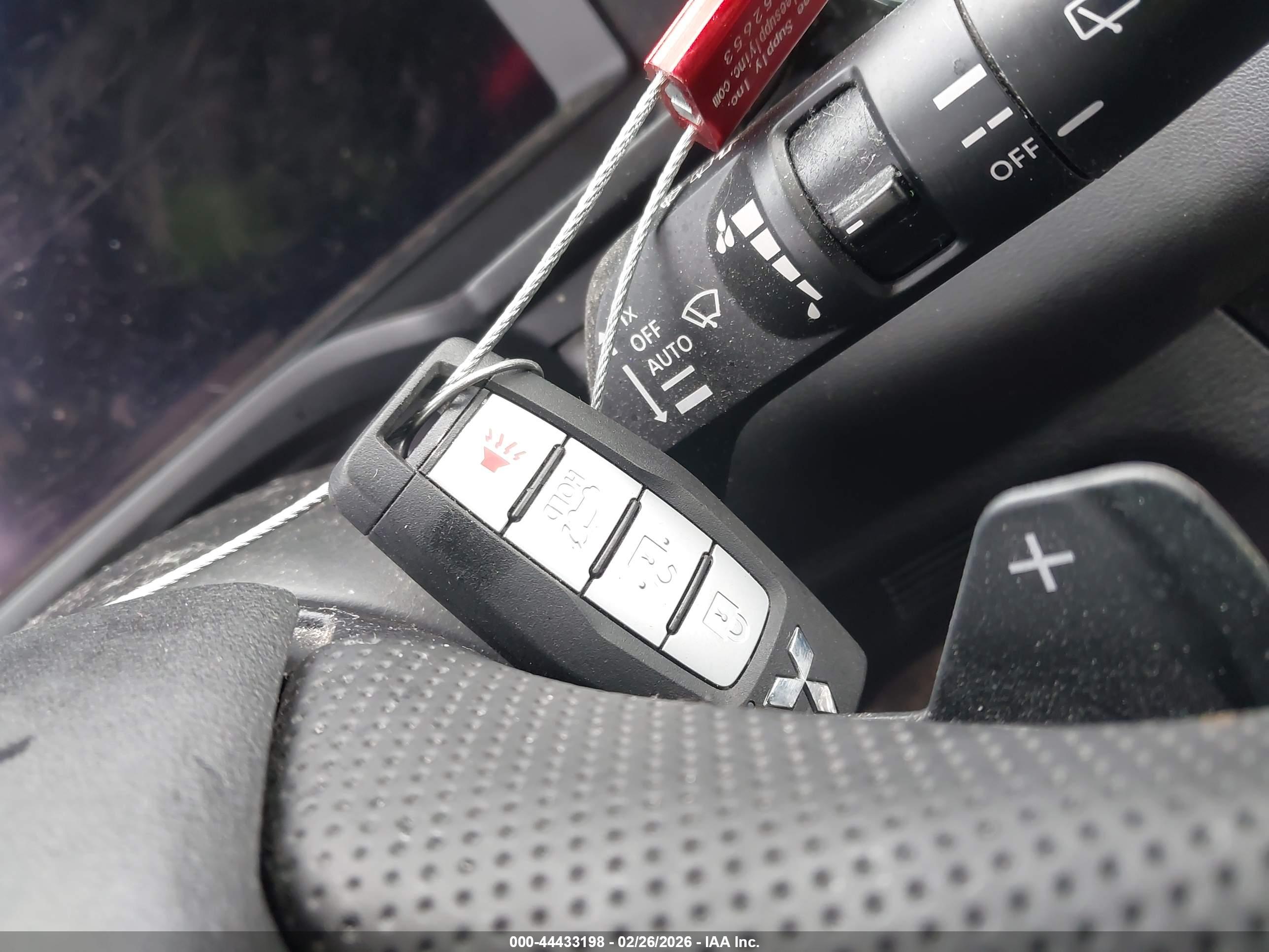 MITSUBISHI OUTLANDER image 11