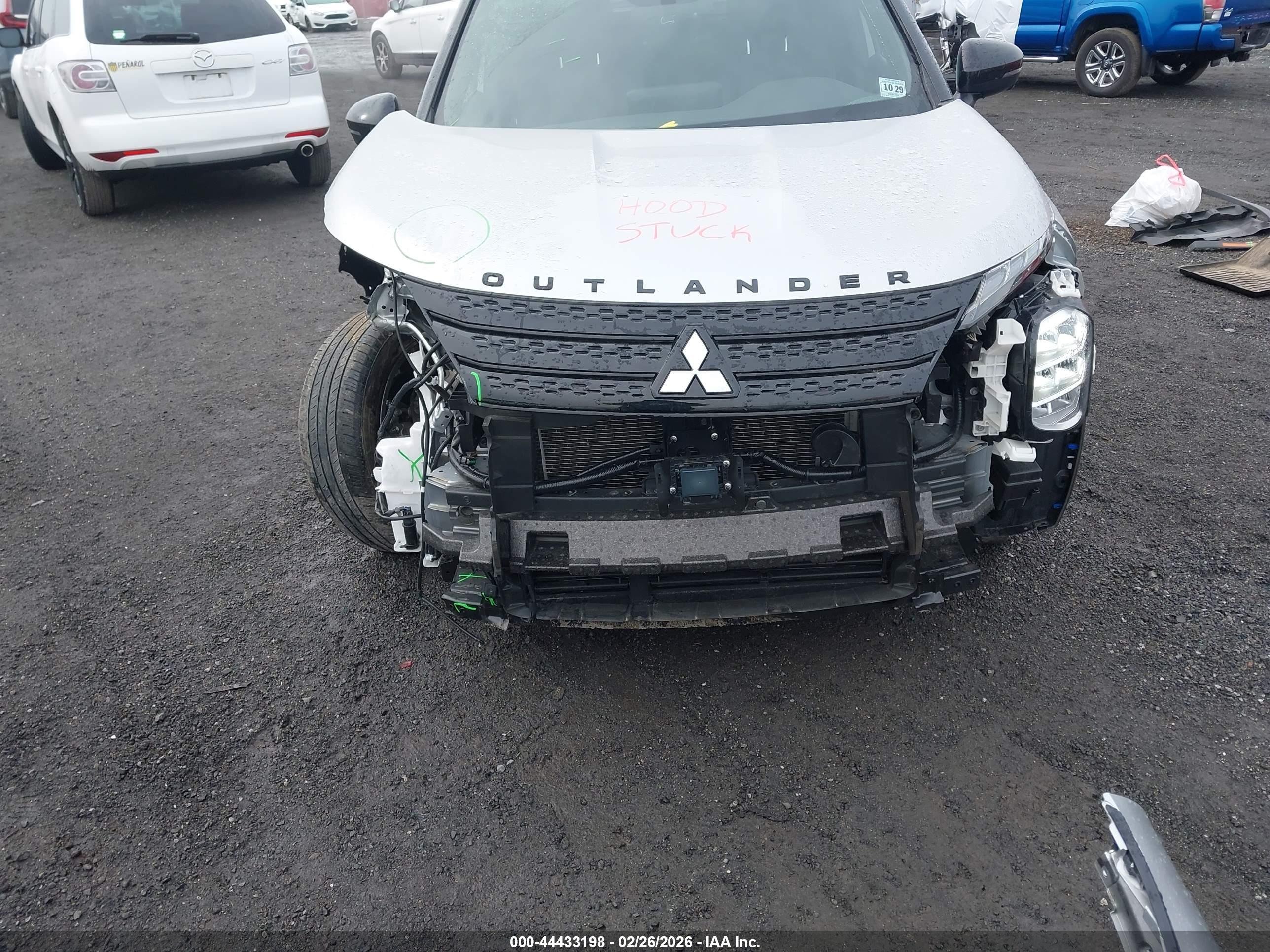 MITSUBISHI OUTLANDER image 6